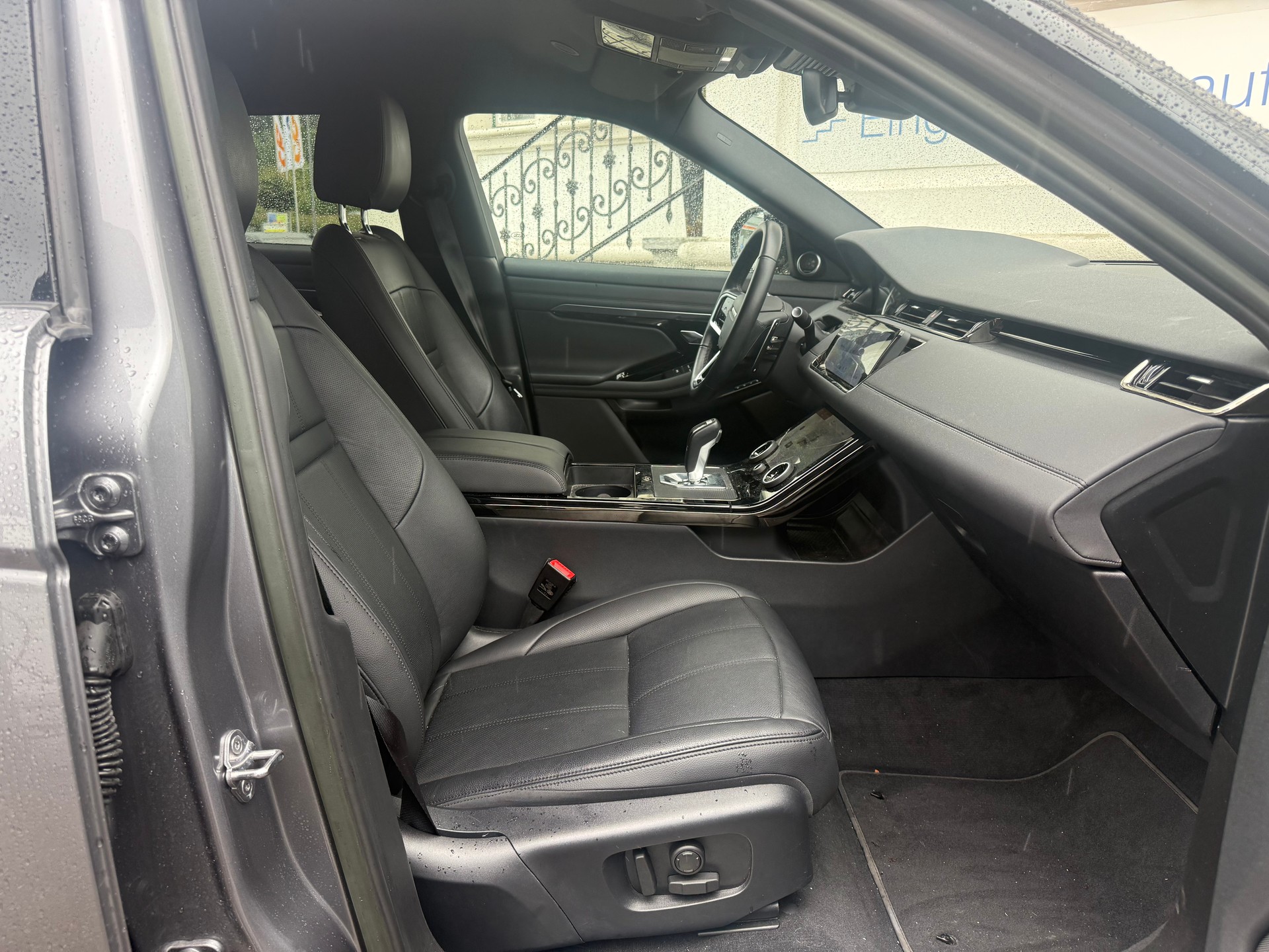 LAND ROVER Range Rover Evoque 2.0 T R-Dynamic SE-image-11