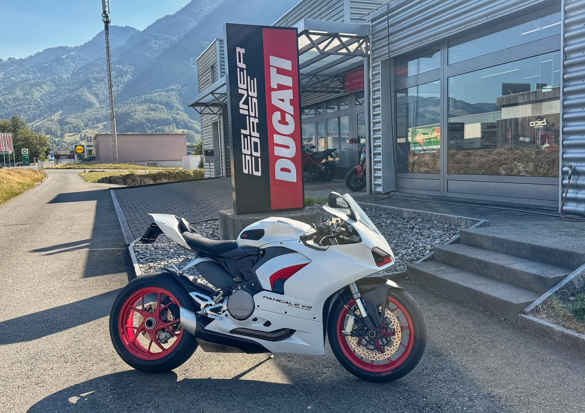 DUCATI Panigale V2-image-3