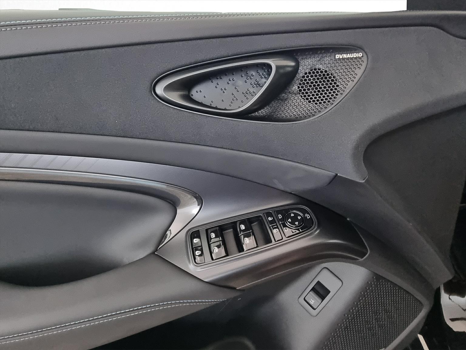 BYD Seal 82,2 kWh Excellence AWD-image-11
