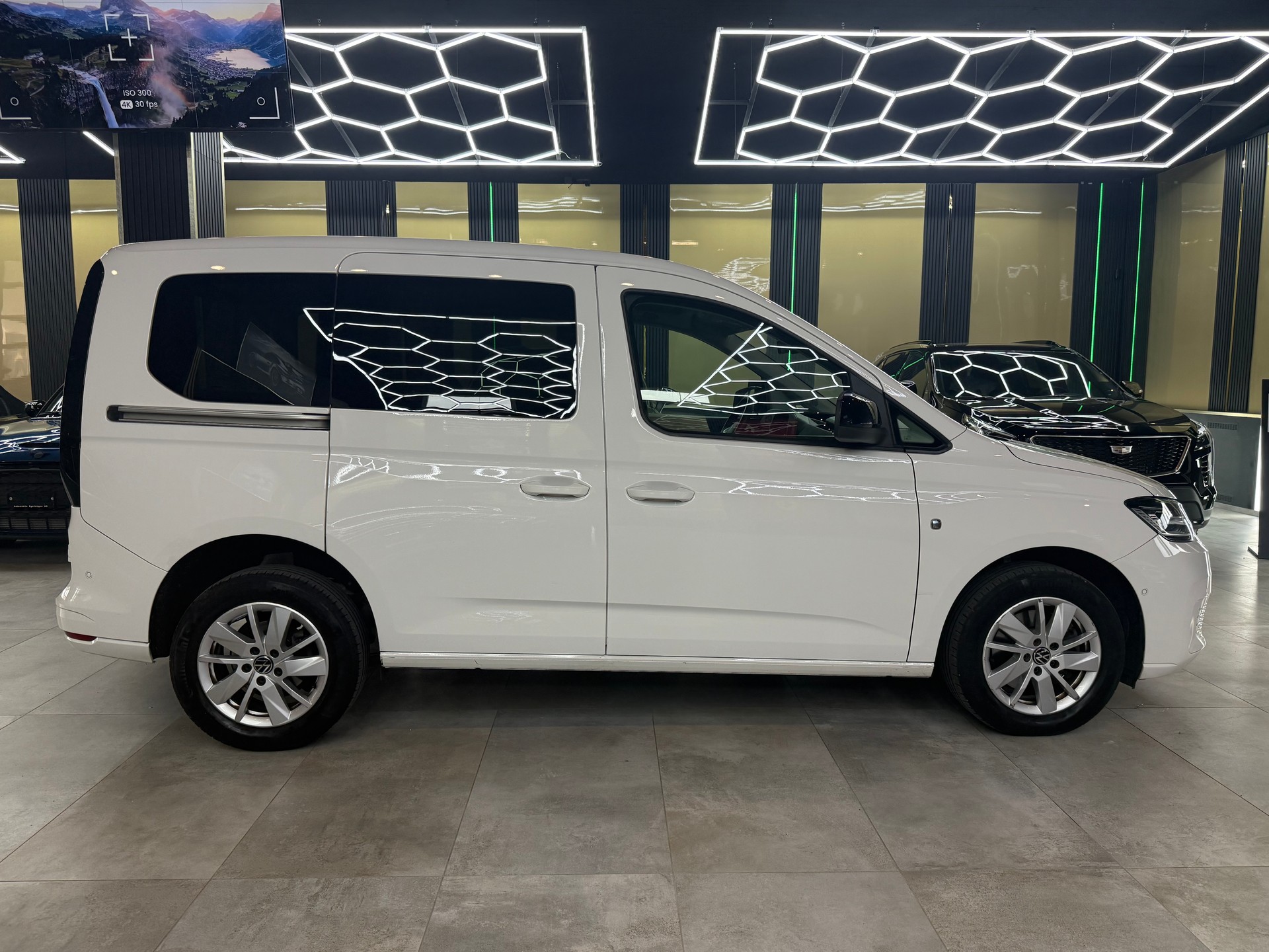 VW Caddy Cargo 2.0TDI DSG-showroom-element-3
