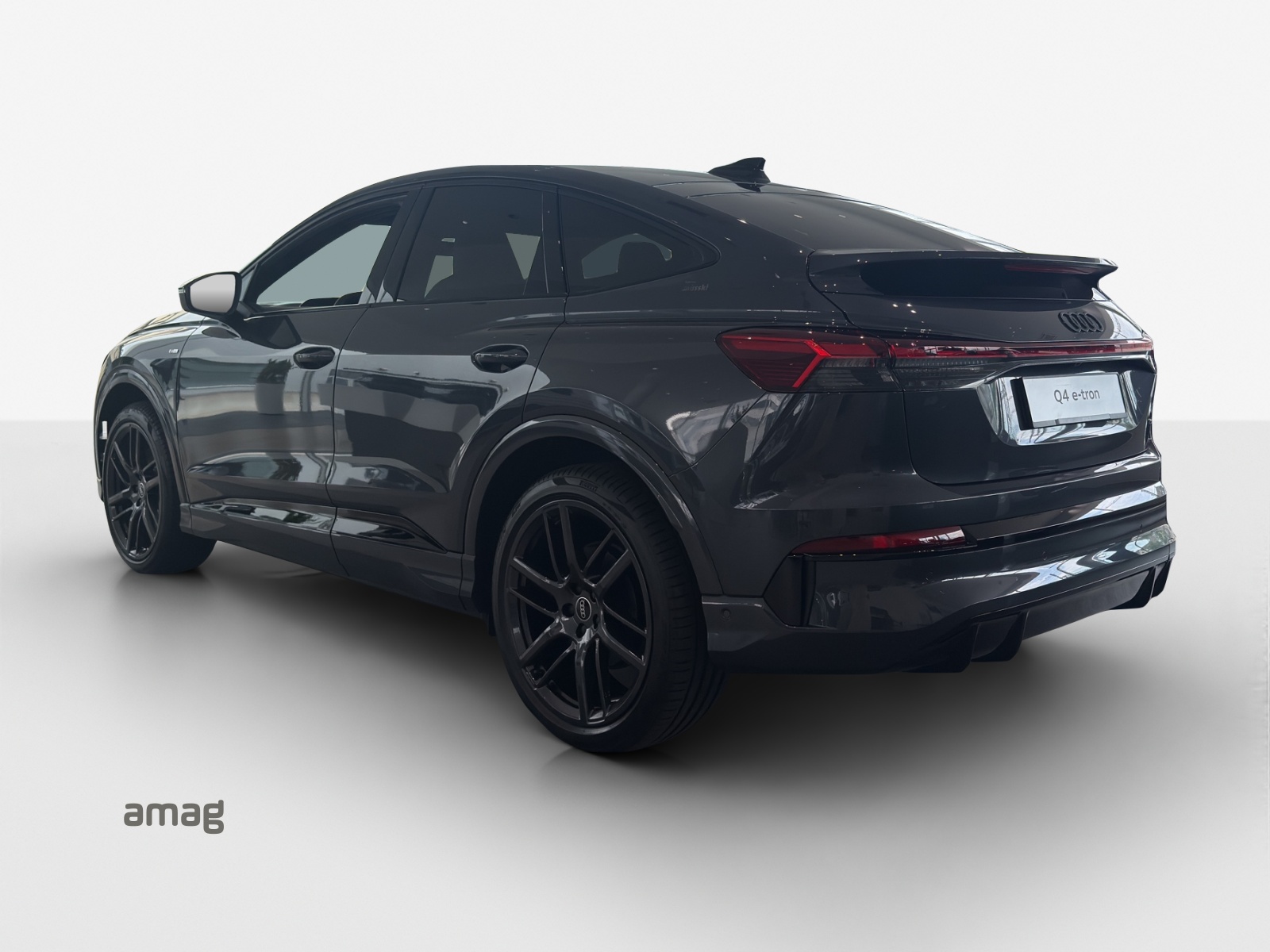AUDI Q4 Sportback e-tron quattro performance Swiss Ski-showroom-element-2