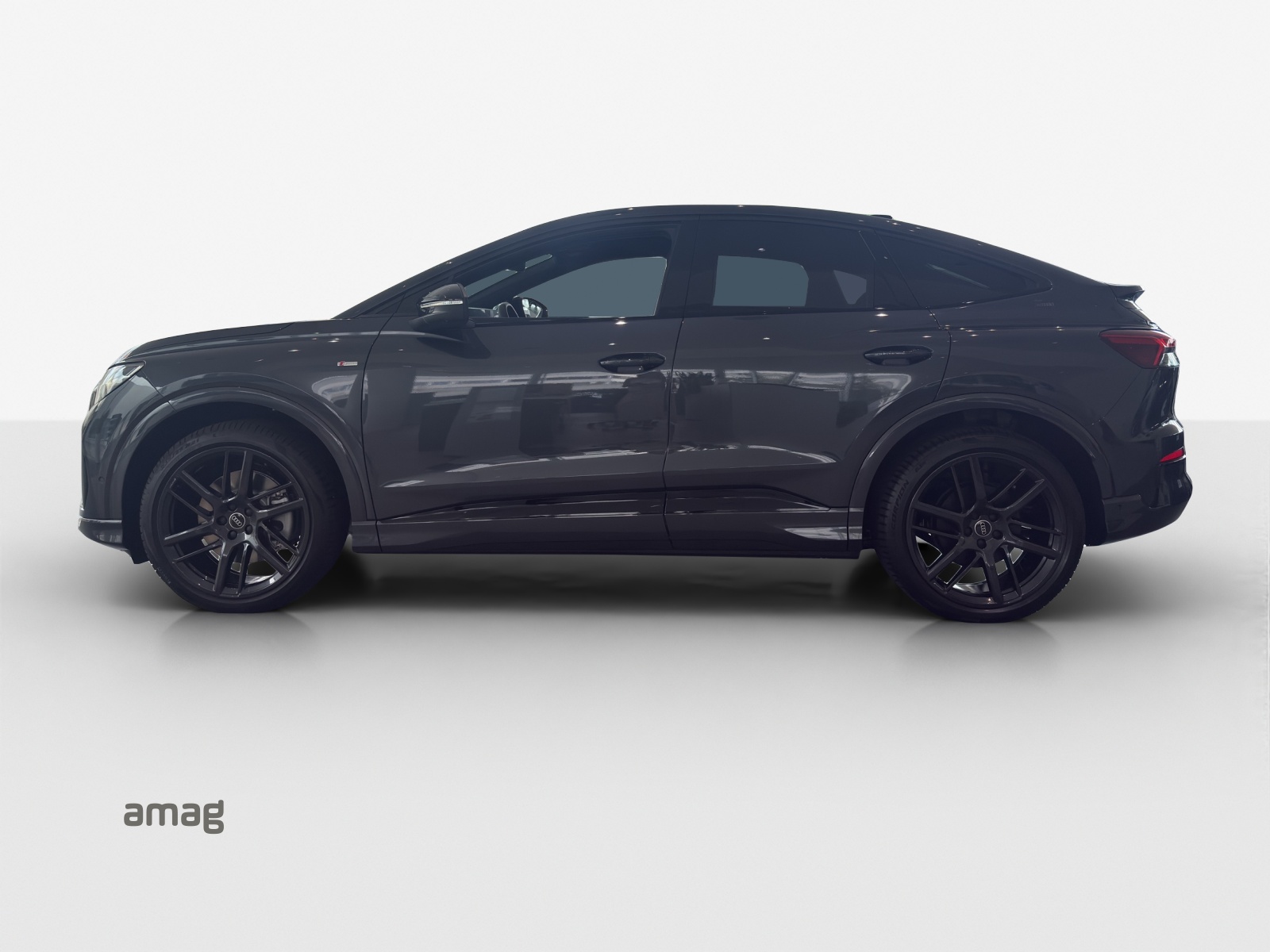 AUDI Q4 Sportback e-tron quattro performance Swiss Ski-showroom-element-1