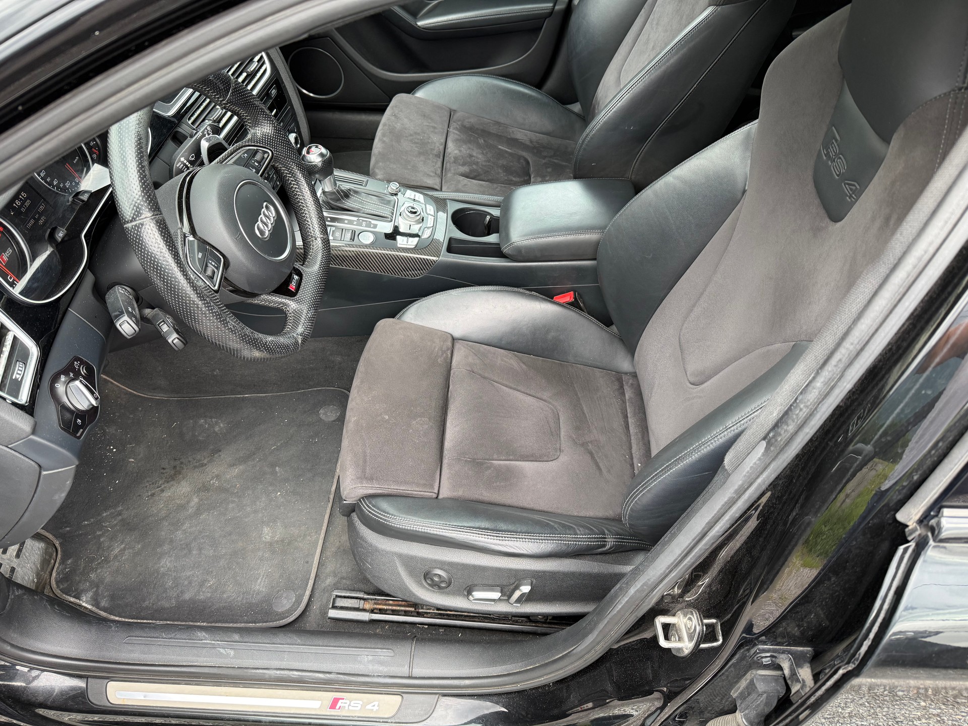 AUDI RS4 Avant 4.2 FSI V8 quattro S-tronic-image-7