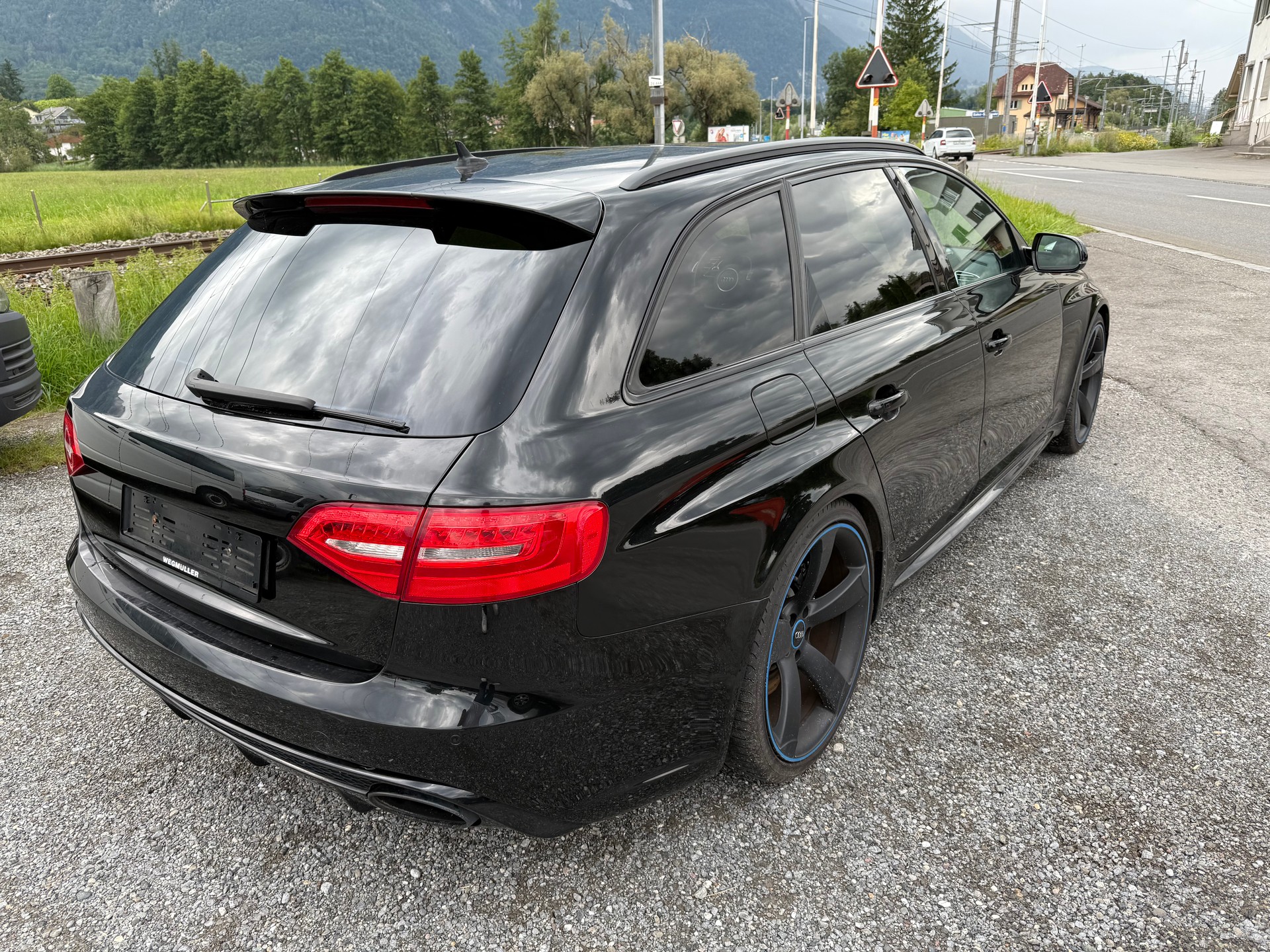 AUDI RS4 Avant 4.2 FSI V8 quattro S-tronic-image-3