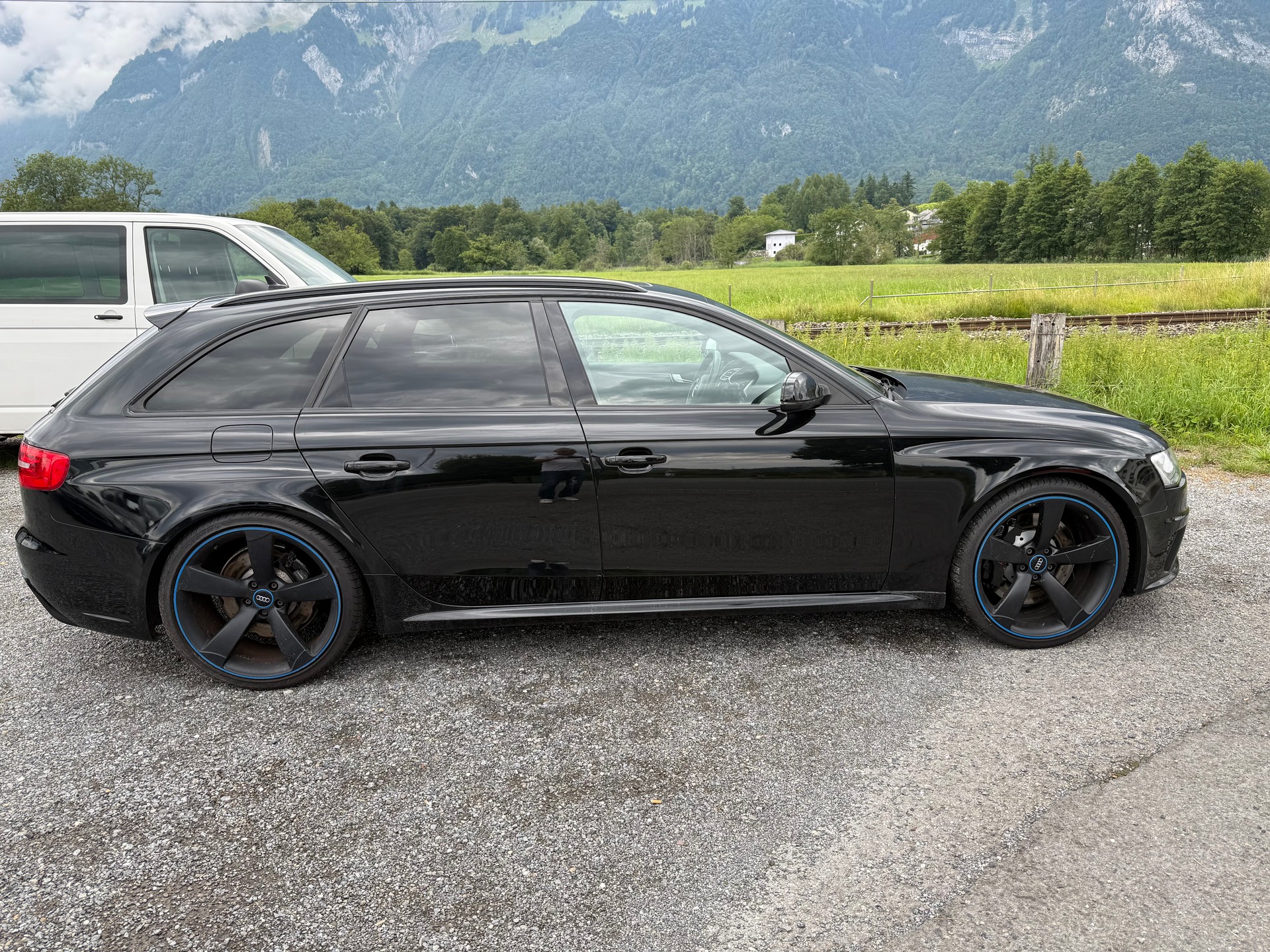AUDI RS4 Avant 4.2 FSI V8 quattro S-tronic-image-6