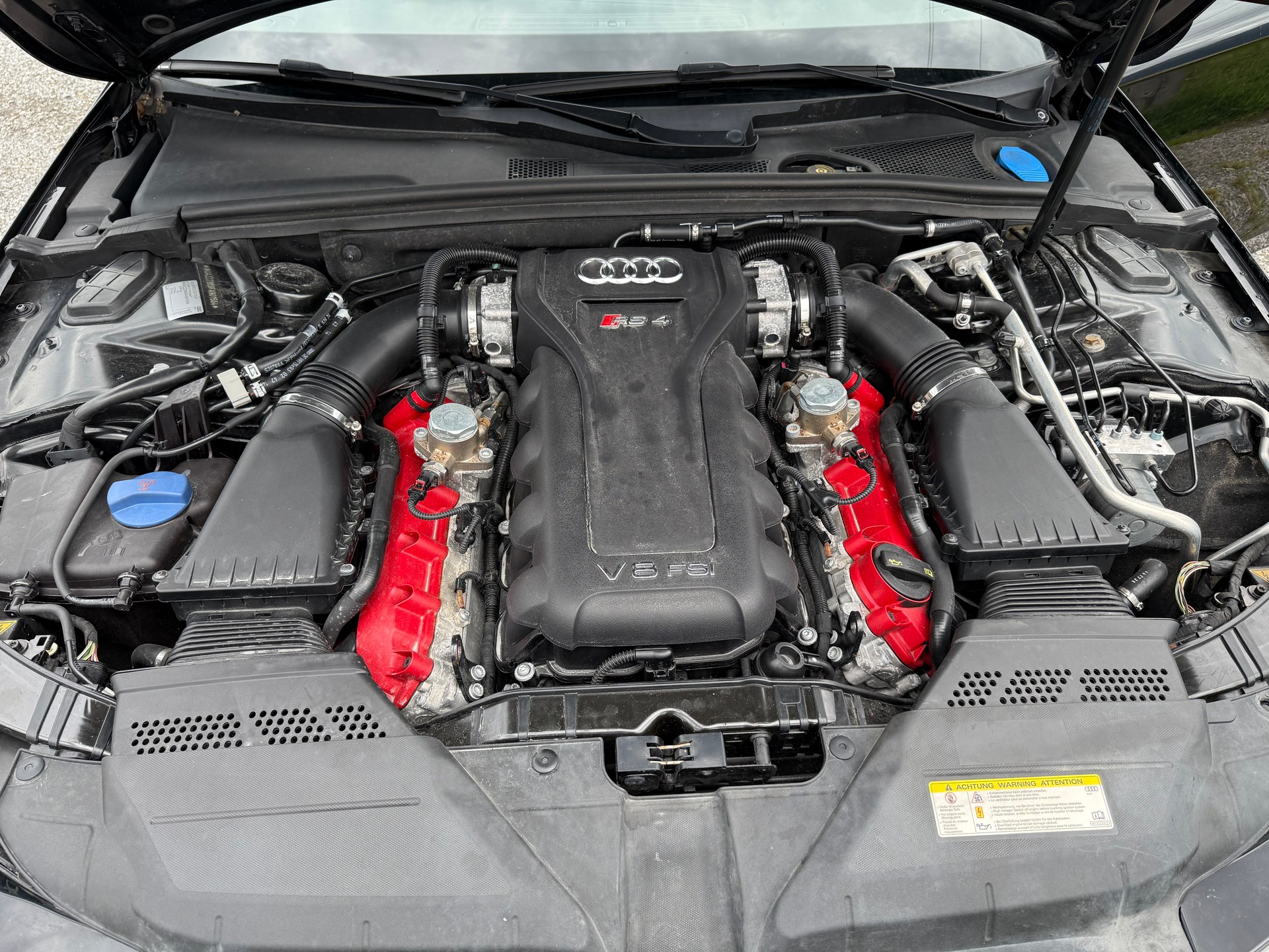 AUDI RS4 Avant 4.2 FSI V8 quattro S-tronic-image-10