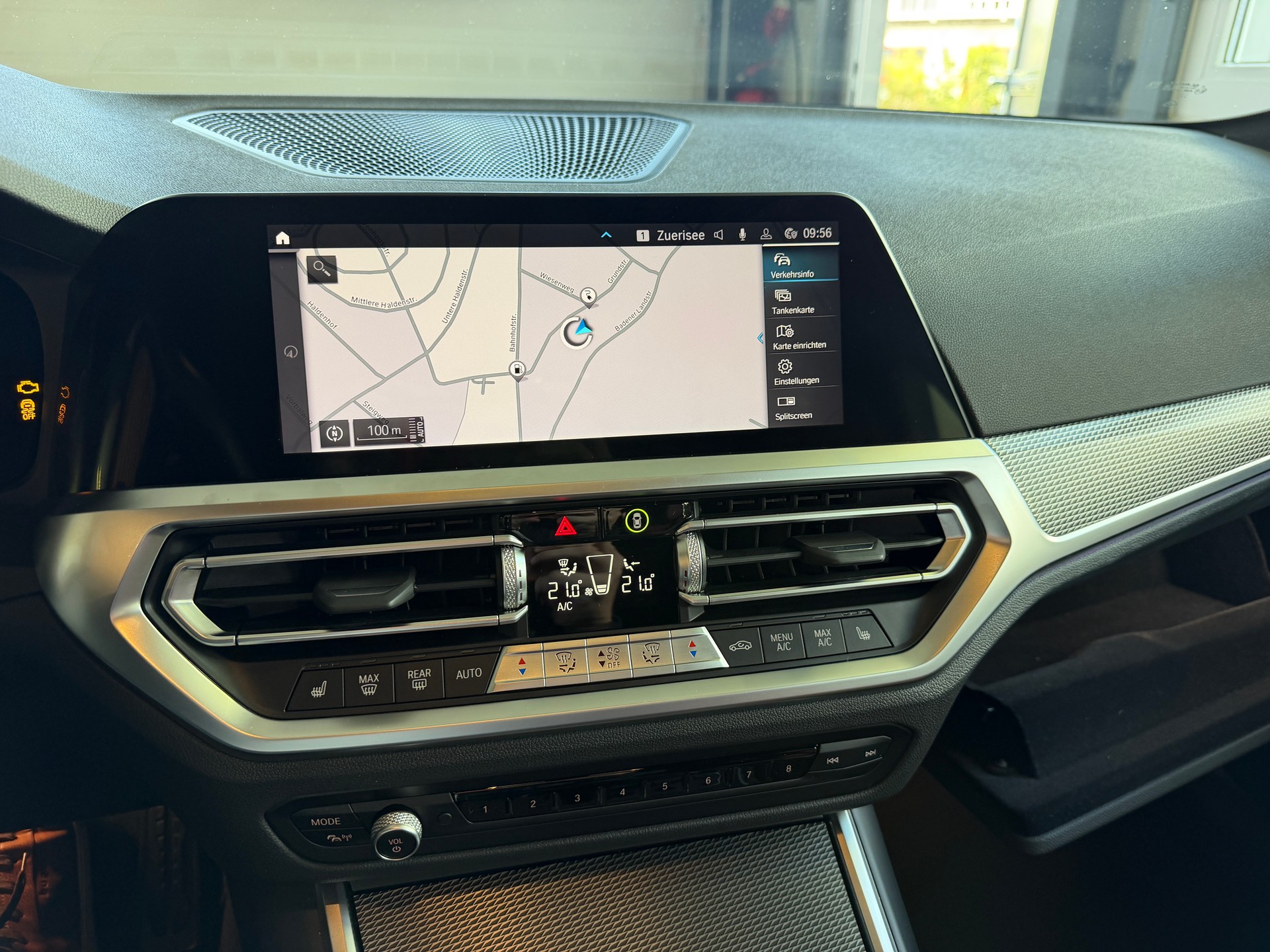 BMW 330e xDrive SAG Touring-image-15