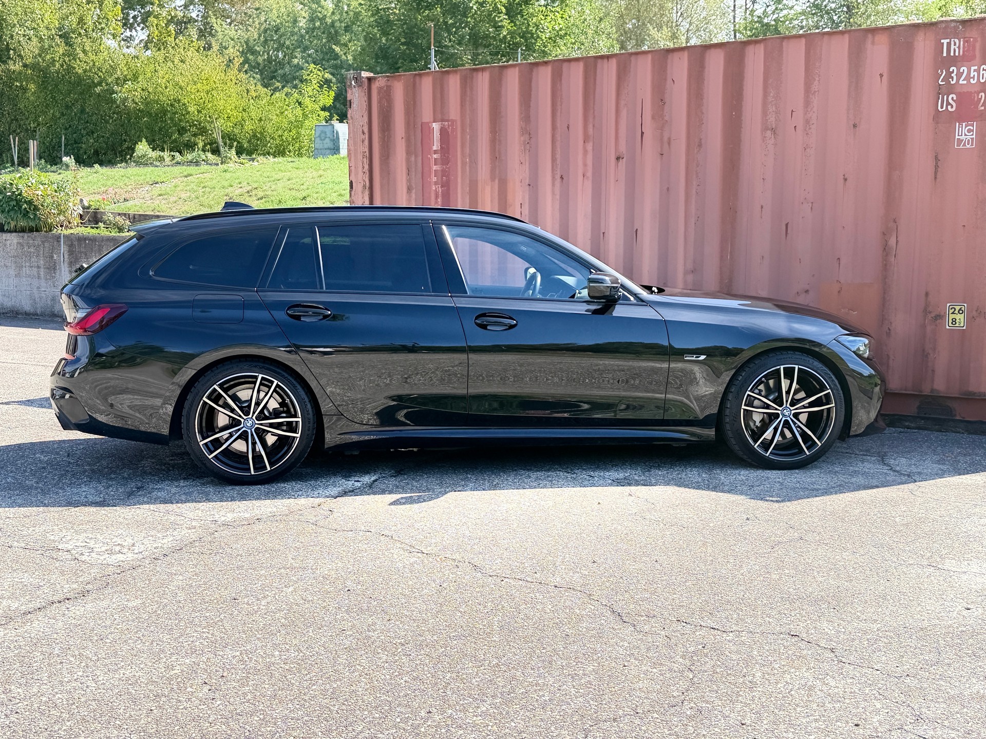 BMW 330e xDrive SAG Touring-showroom-element-3