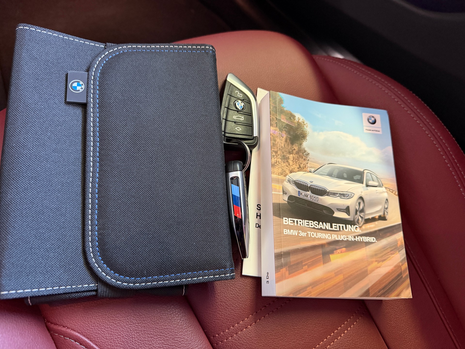 BMW 330e xDrive SAG Touring-image-17