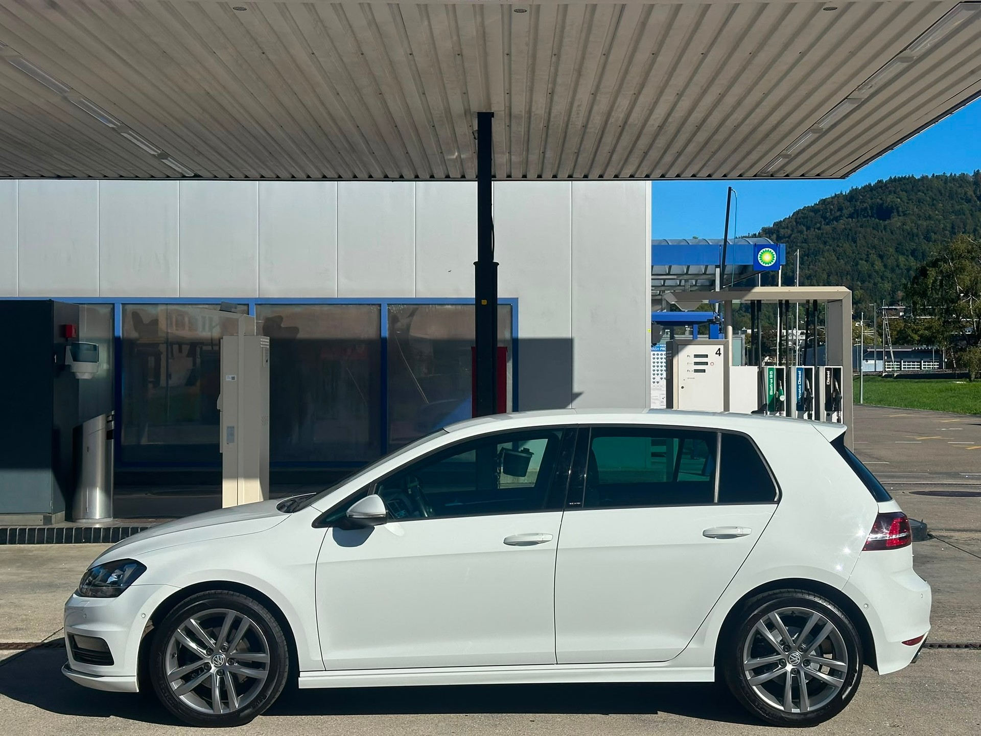 VW Golf 2.0 TDI Allstar R-Line 4Motion-showroom-element-3