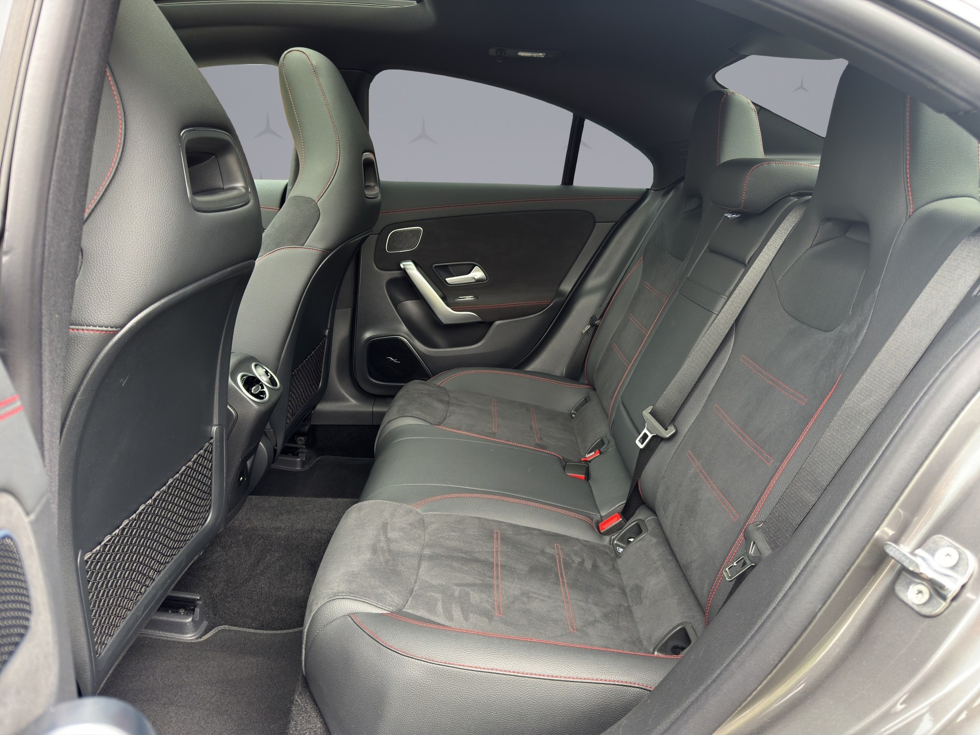 MERCEDES-BENZ CLA 250 AMG Line 4matic-image-12