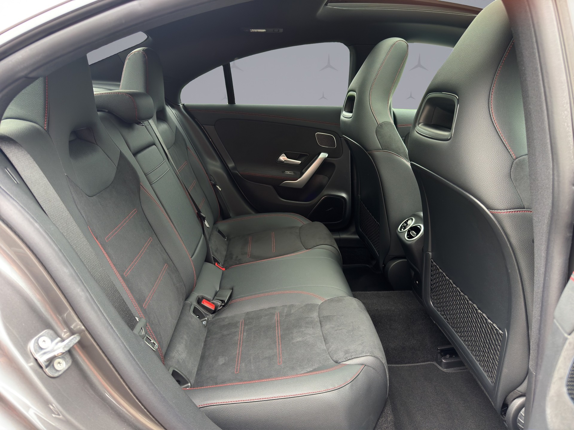 MERCEDES-BENZ CLA 250 AMG Line 4matic-image-17