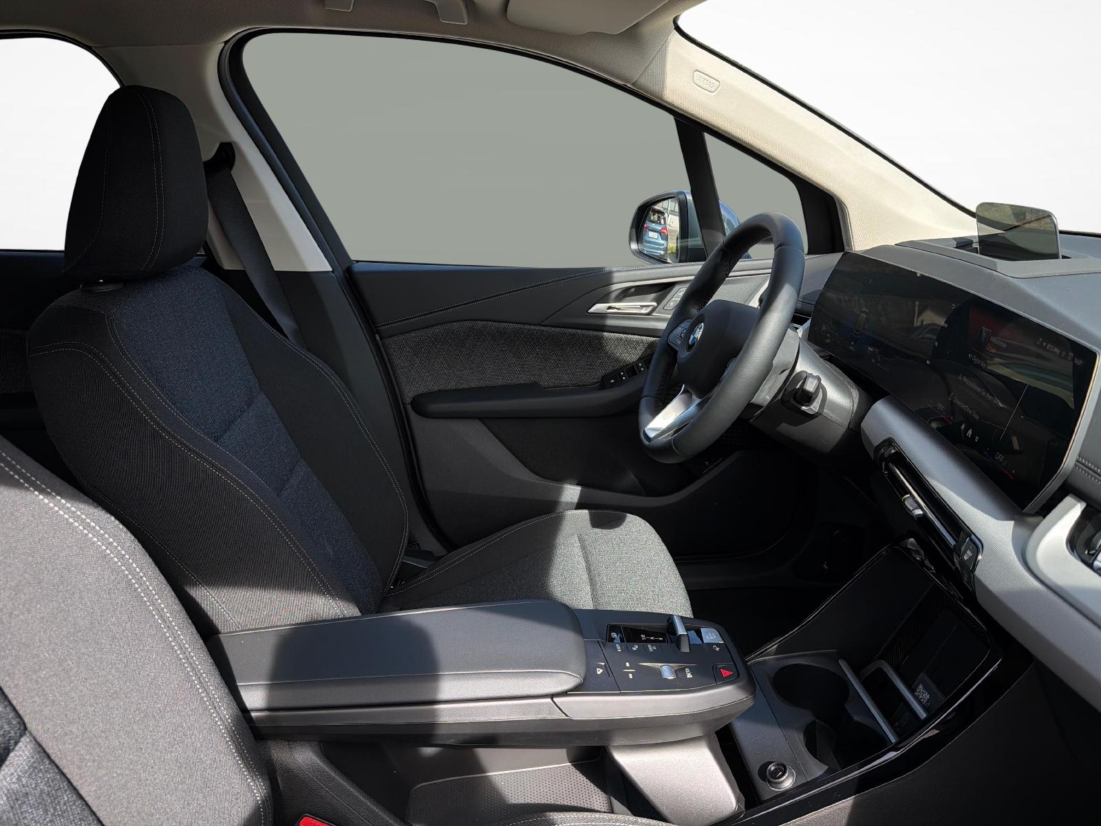 BMW 218d Active Tourer-image-16