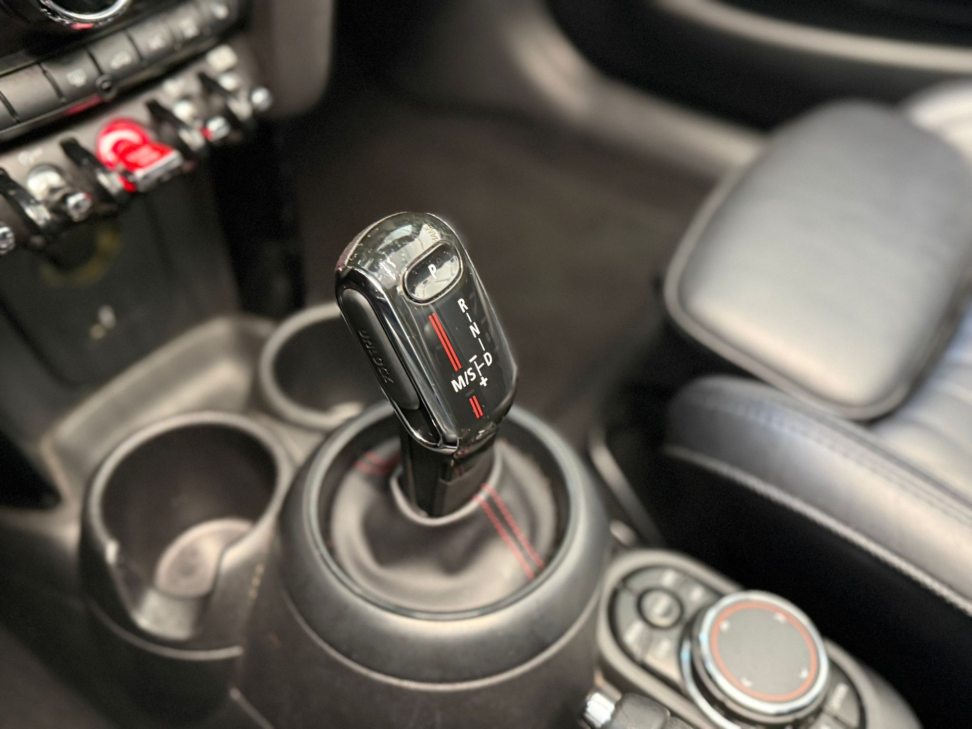 MINI Cooper SD Cabriolet Steptronic-image-25