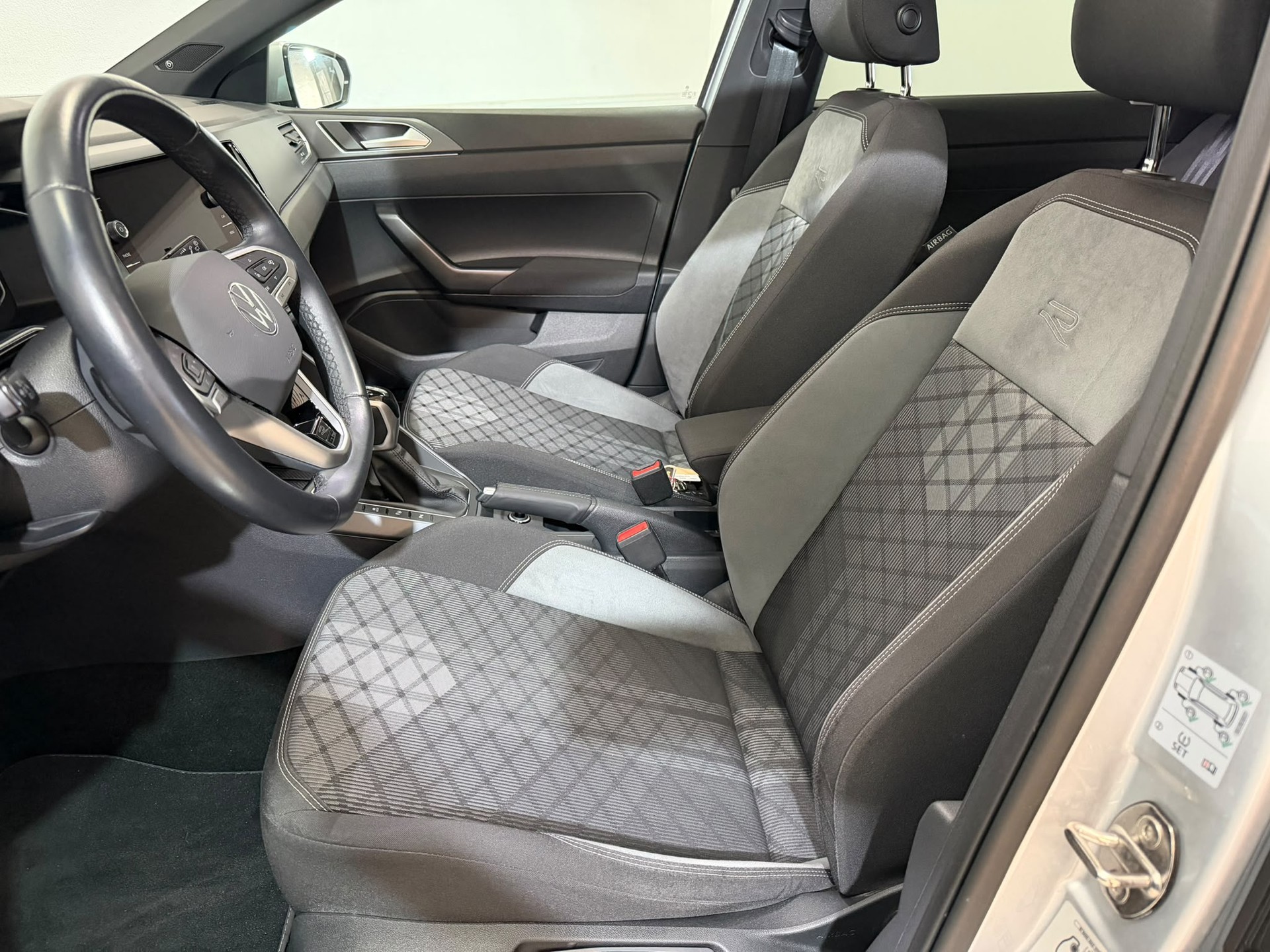VW Polo 1.0 TSI R-Line DSG-image-8