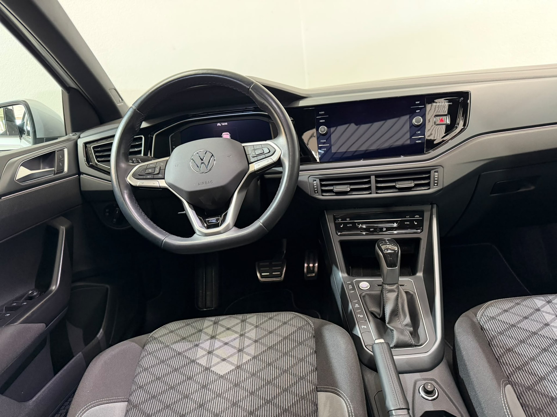 VW Polo 1.0 TSI R-Line DSG-image-7