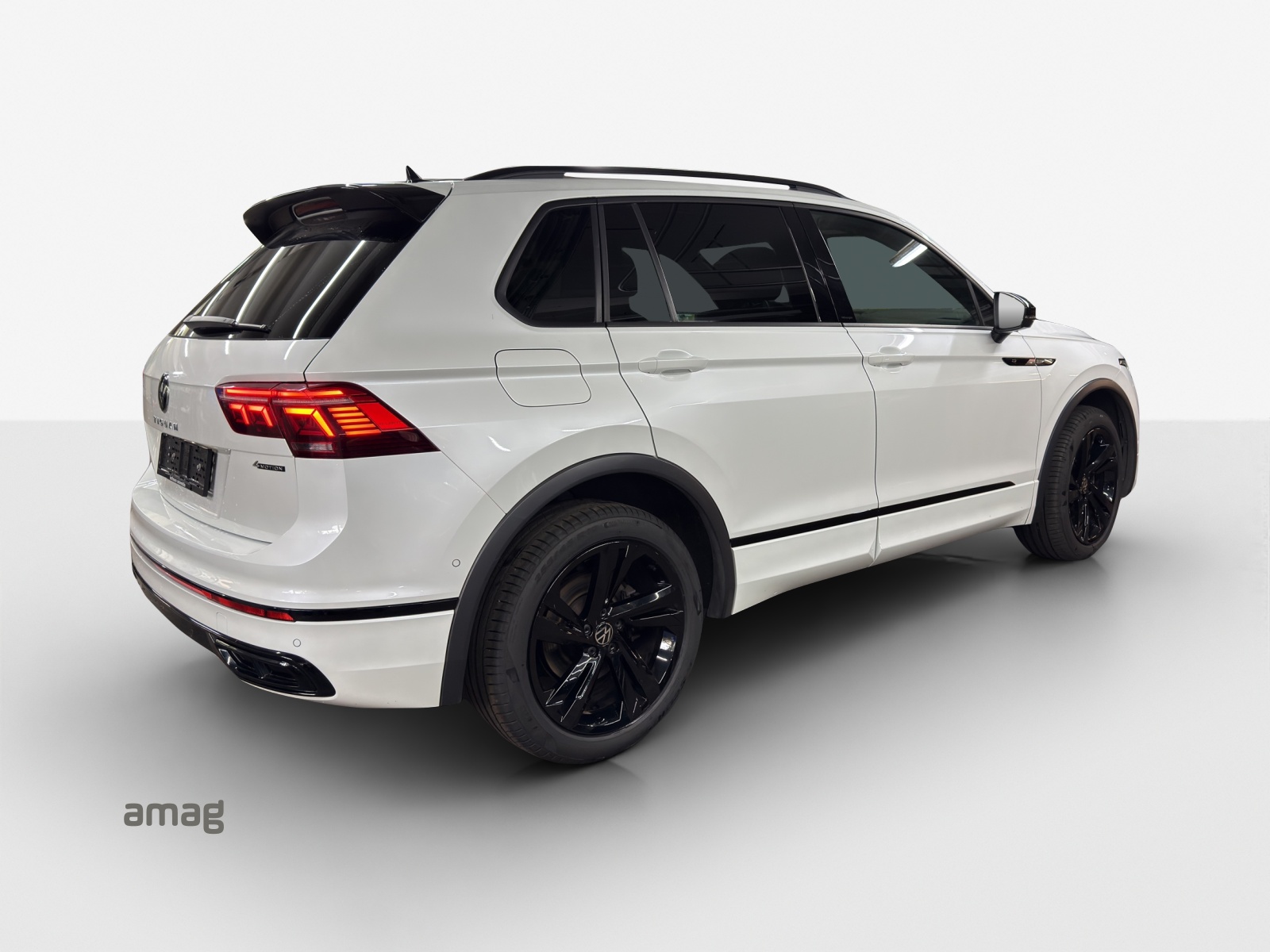 VW Tiguan 2.0TSI R-Line 4Motion DSG-image-4