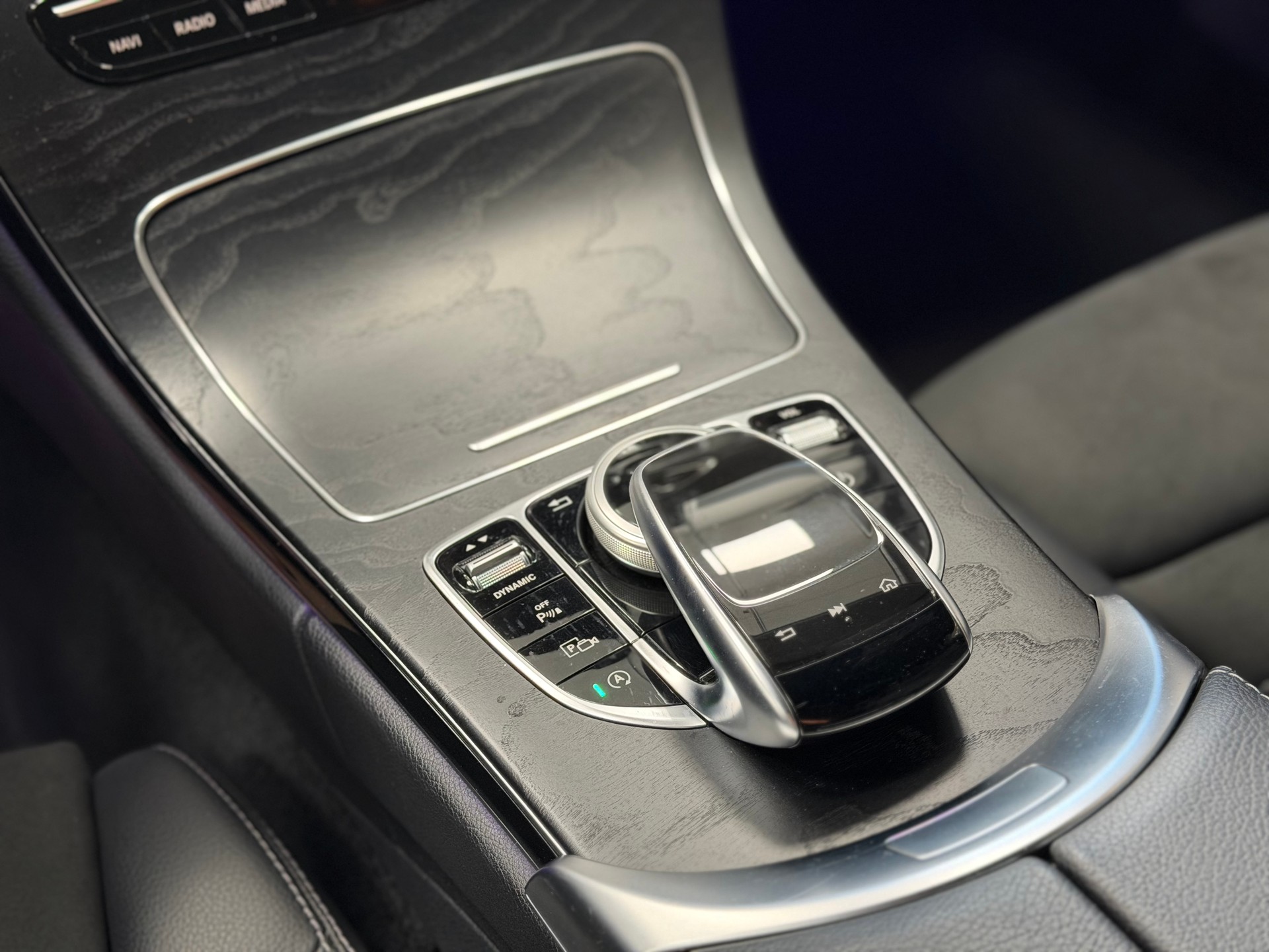 MERCEDES-BENZ C 200 Swiss Star AMG Line 4M 9G-Tronic-image-17
