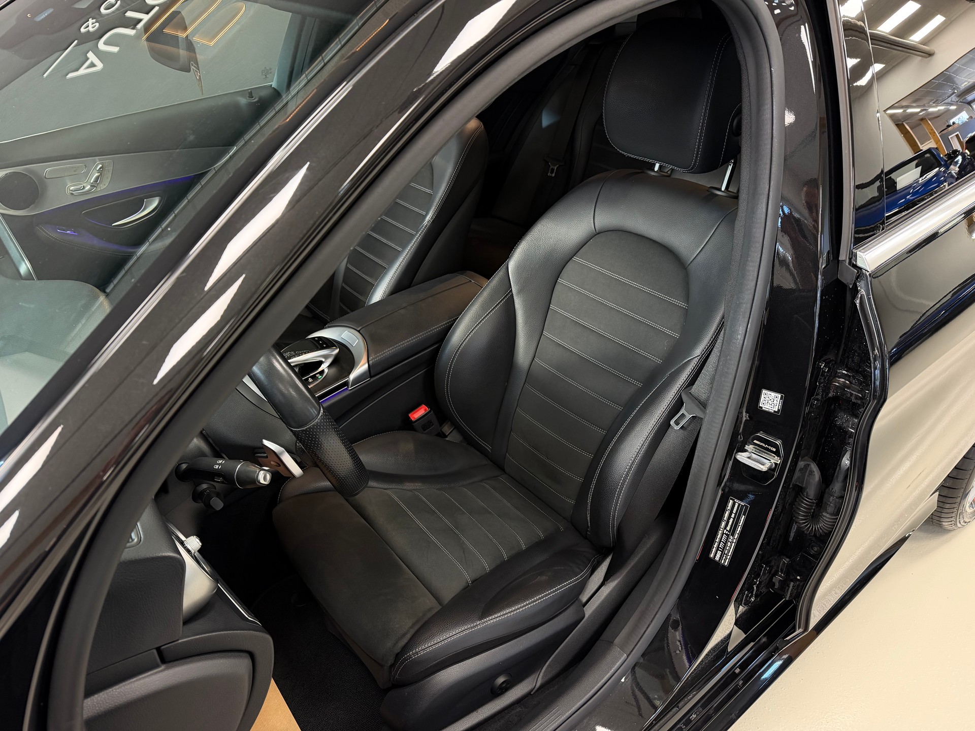 MERCEDES-BENZ C 200 Swiss Star AMG Line 4M 9G-Tronic-image-11