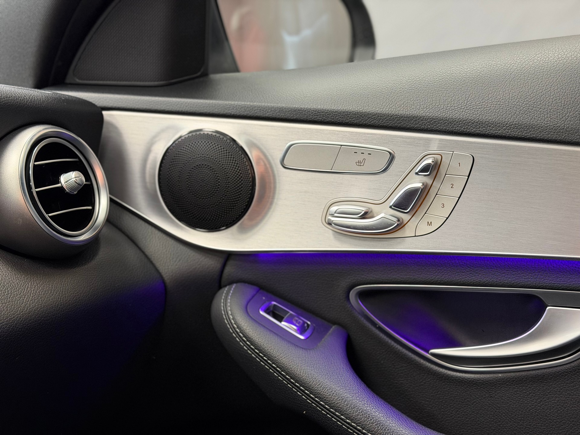 MERCEDES-BENZ C 200 Swiss Star AMG Line 4M 9G-Tronic-image-24