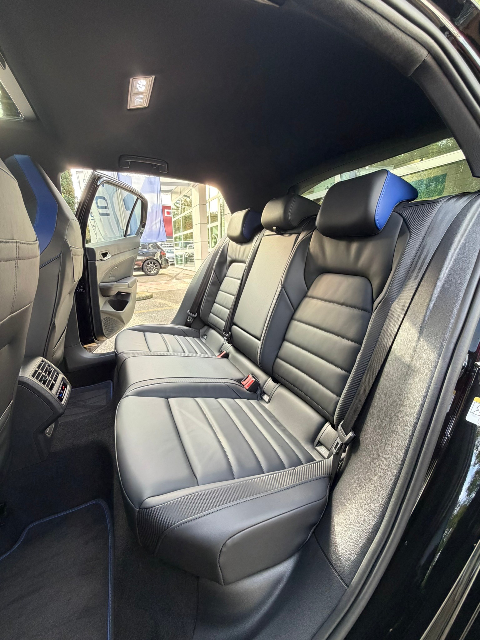 VW Golf 2.0 TSI R DSG 4 Motion-image-12