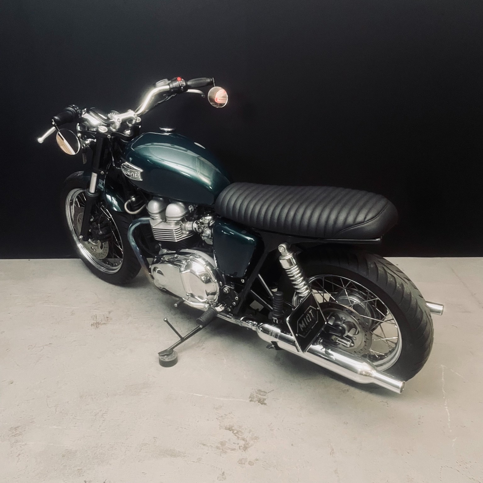 TRIUMPH Bonneville 800-image-1