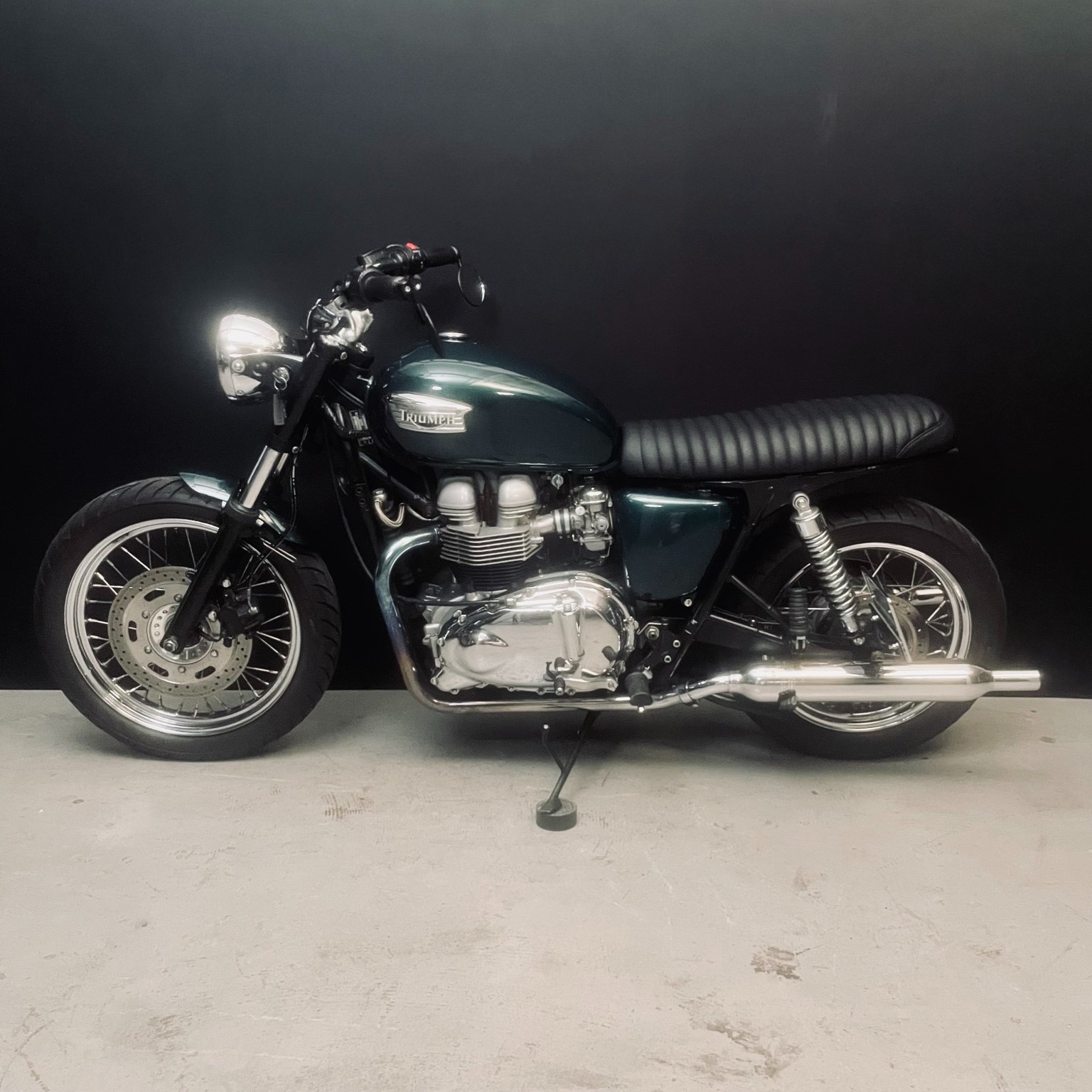 TRIUMPH Bonneville 800-image-2