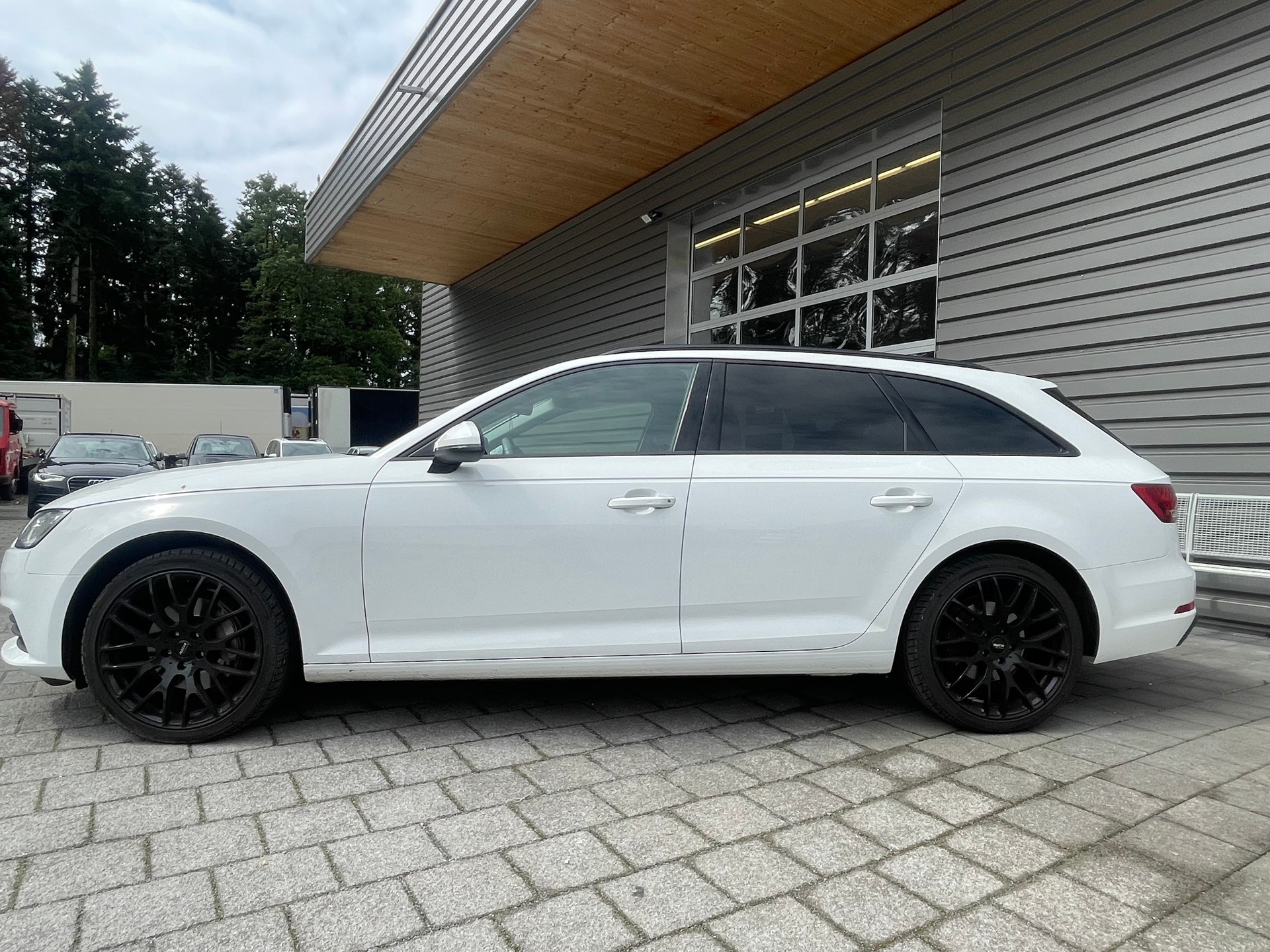 AUDI A4 Avant 40 TDI Design quattro S-tronic-image-5