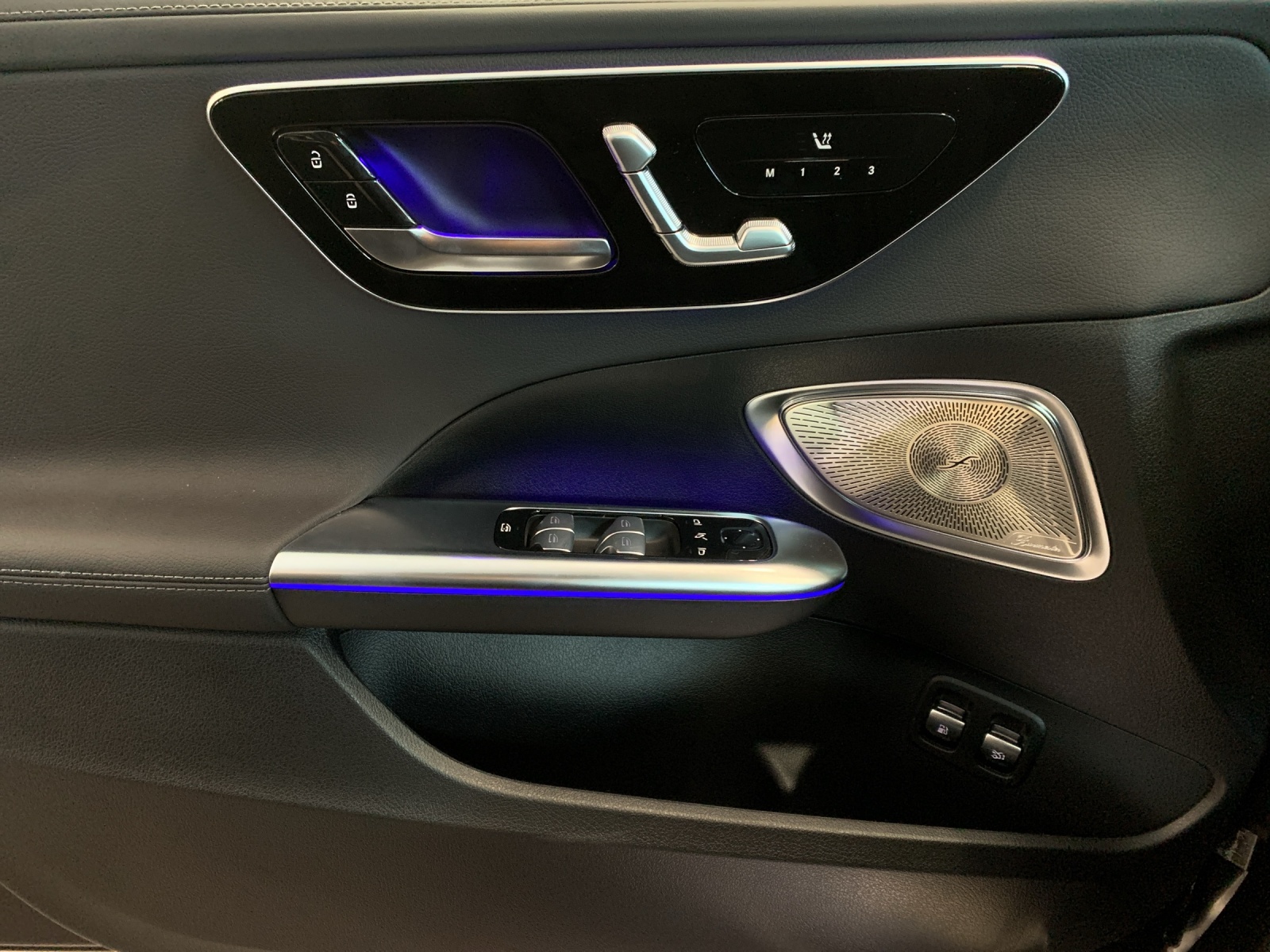 MERCEDES-BENZ C 400e 4 Matic-image-8