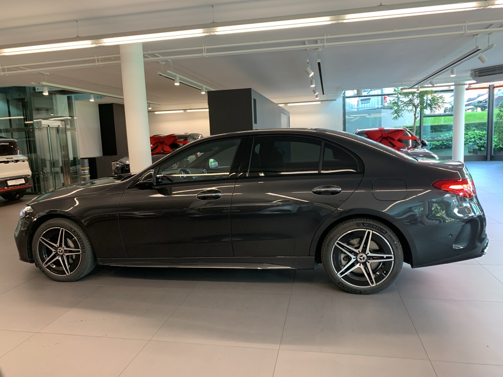 MERCEDES-BENZ C 400e 4 Matic-showroom-element-3
