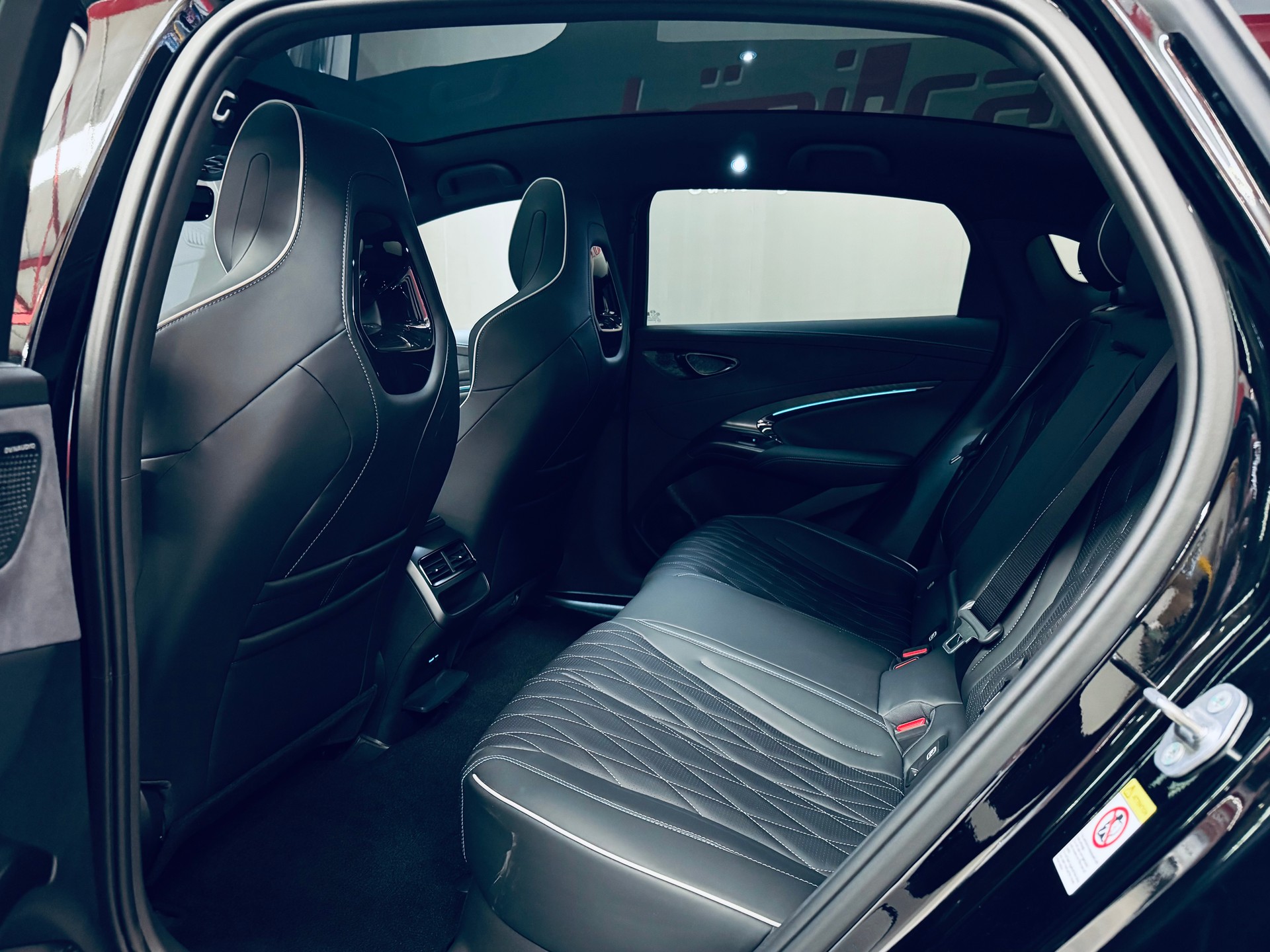 BYD Seal 82,2 kWh Excellence AWD-image-19