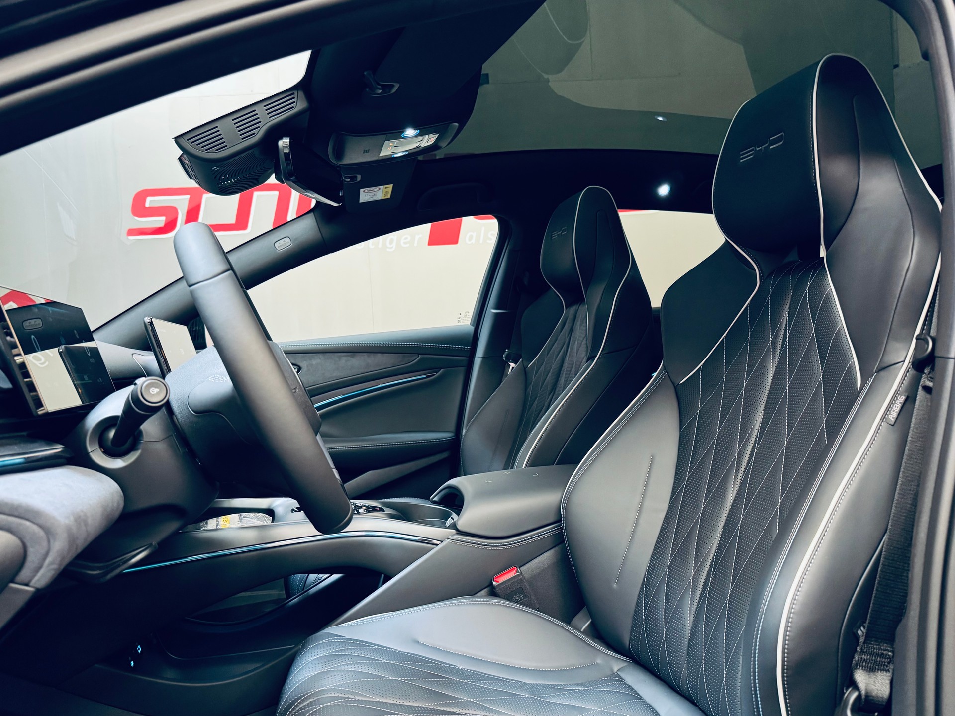 BYD Seal 82,2 kWh Excellence AWD-image-13