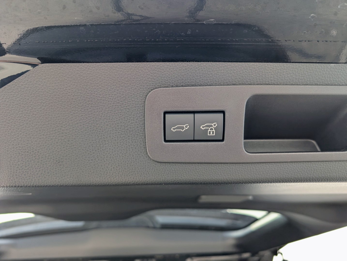 TOYOTA LAND CRUISER 300 GR SPORT V6 Diesel-image-17