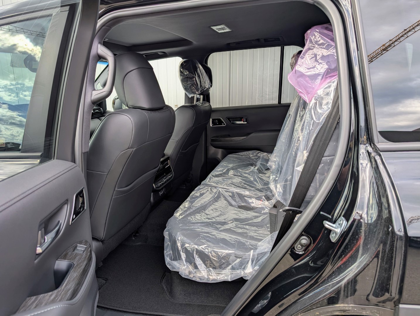 TOYOTA LAND CRUISER 300 GR SPORT V6 Diesel-image-13