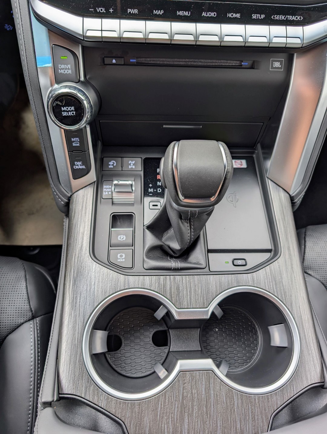 TOYOTA LAND CRUISER 300 GR SPORT V6 Diesel-image-7