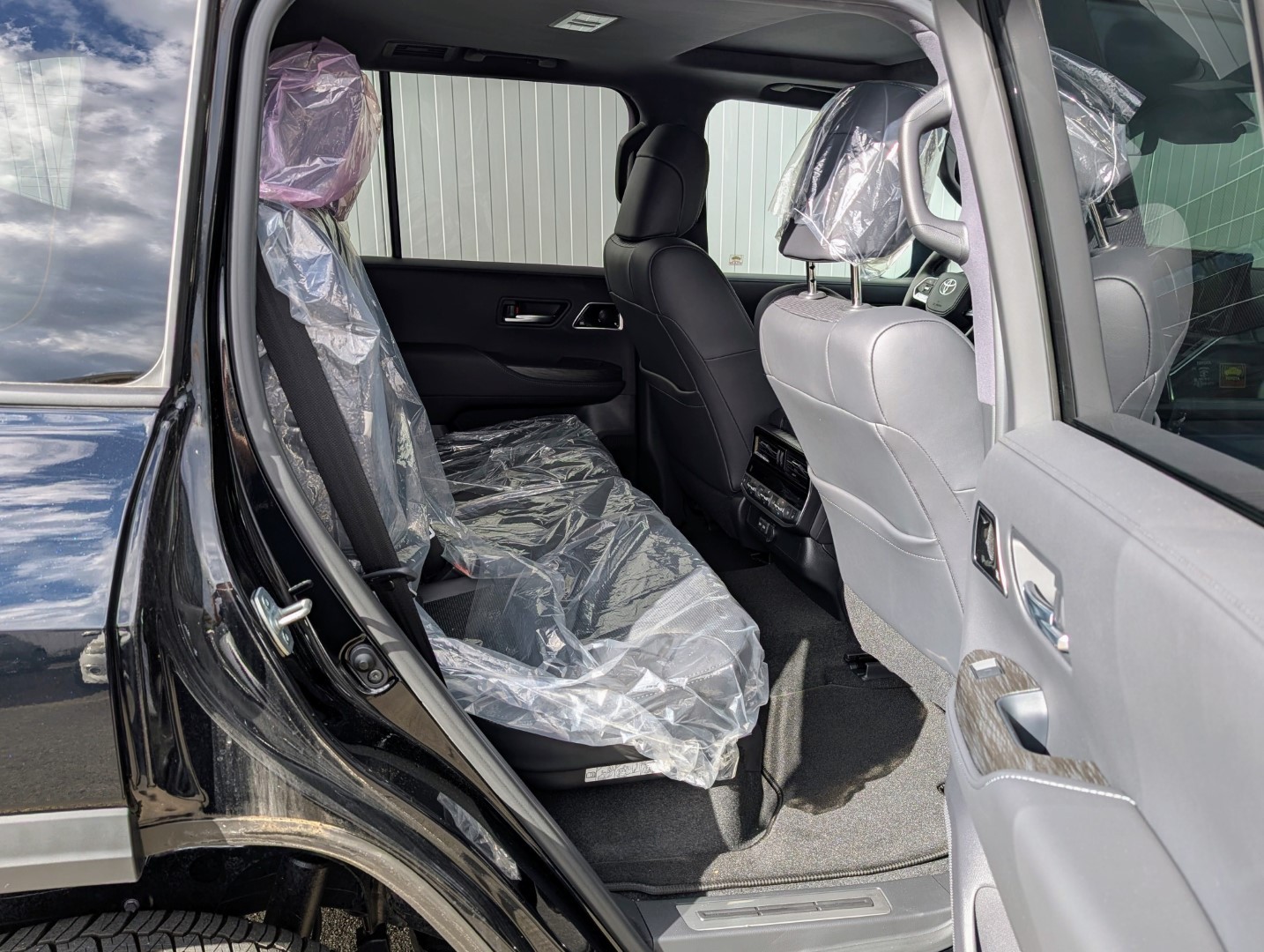 TOYOTA LAND CRUISER 300 GR SPORT V6 Diesel-image-19