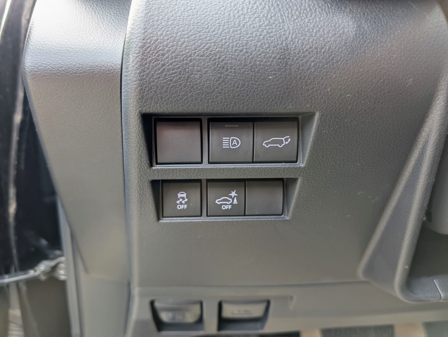 TOYOTA LAND CRUISER 300 GR SPORT V6 Diesel-image-11