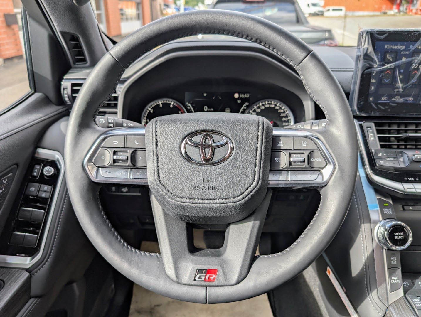 TOYOTA LAND CRUISER 300 GR SPORT V6 Diesel-image-5
