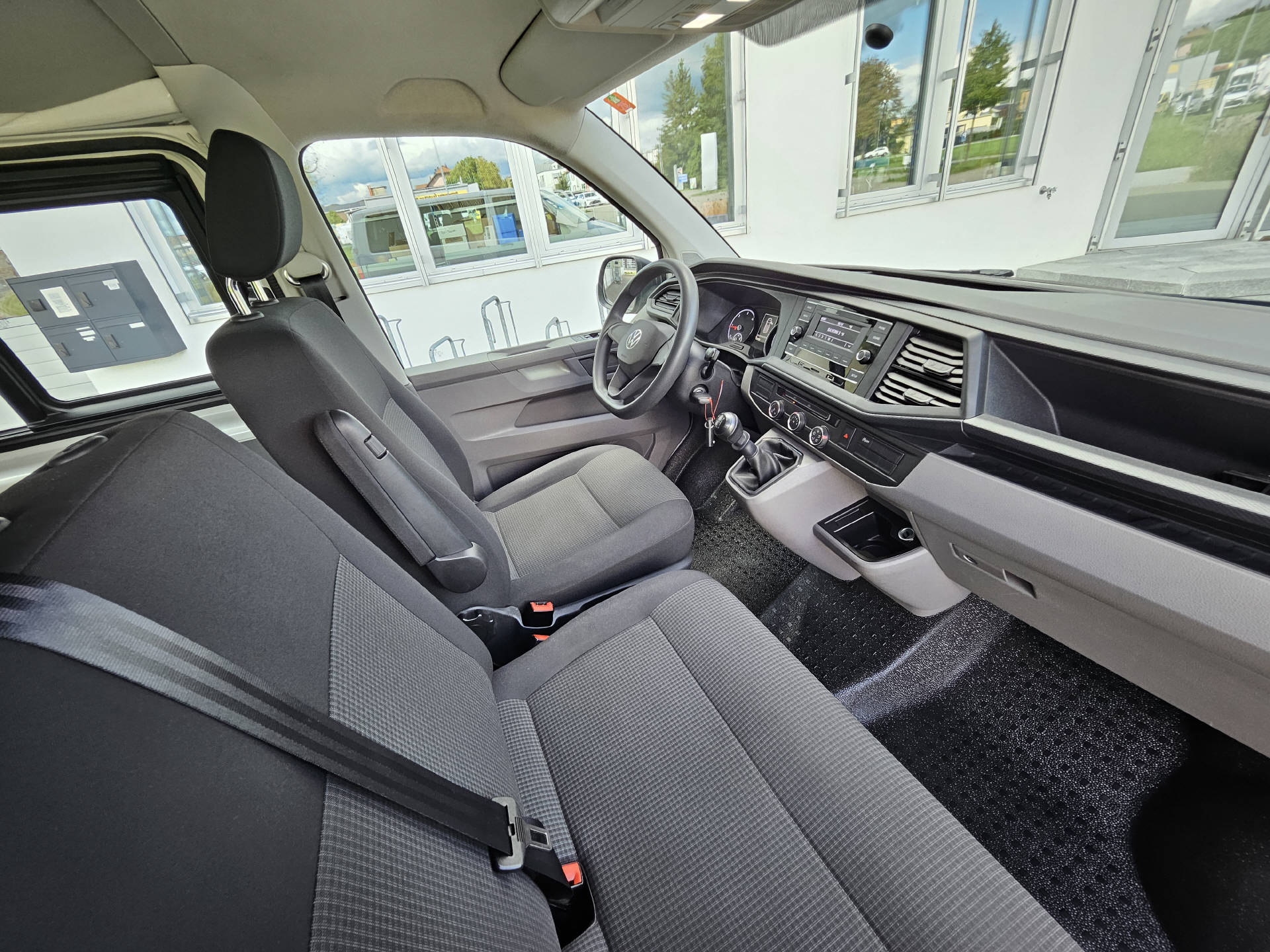 VW T6.1 Kombi 3000 2.0 TDI 150 DSG * Klima * Tempomat * Schiebetüre rechts + links * 9- Plätzer *-image-7