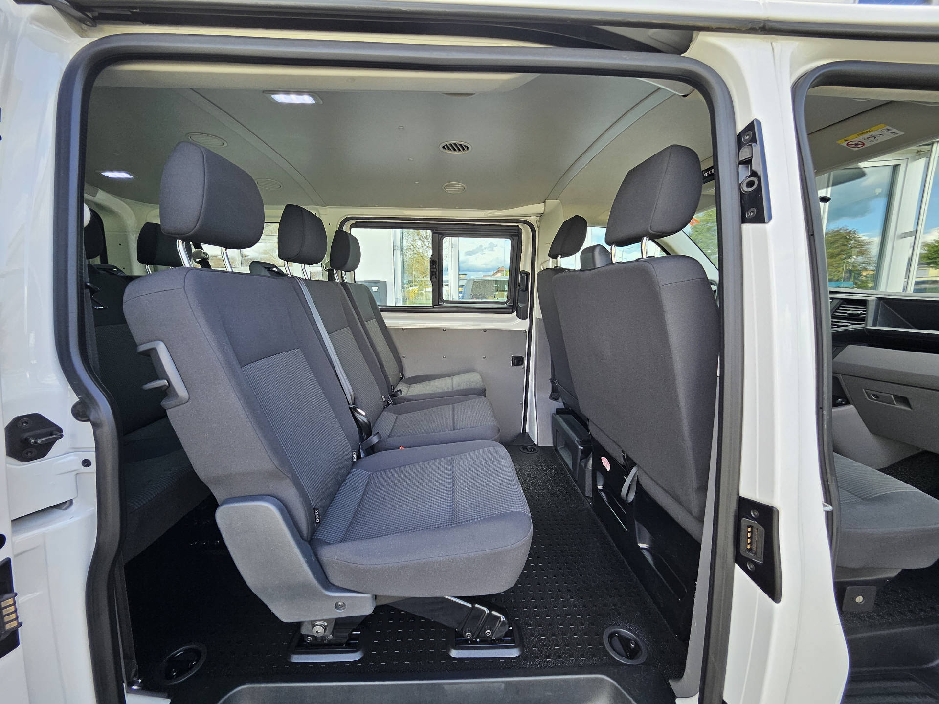 VW T6.1 Kombi 3000 2.0 TDI 150 DSG * Klima * Tempomat * Schiebetüre rechts + links * 9- Plätzer *-image-8