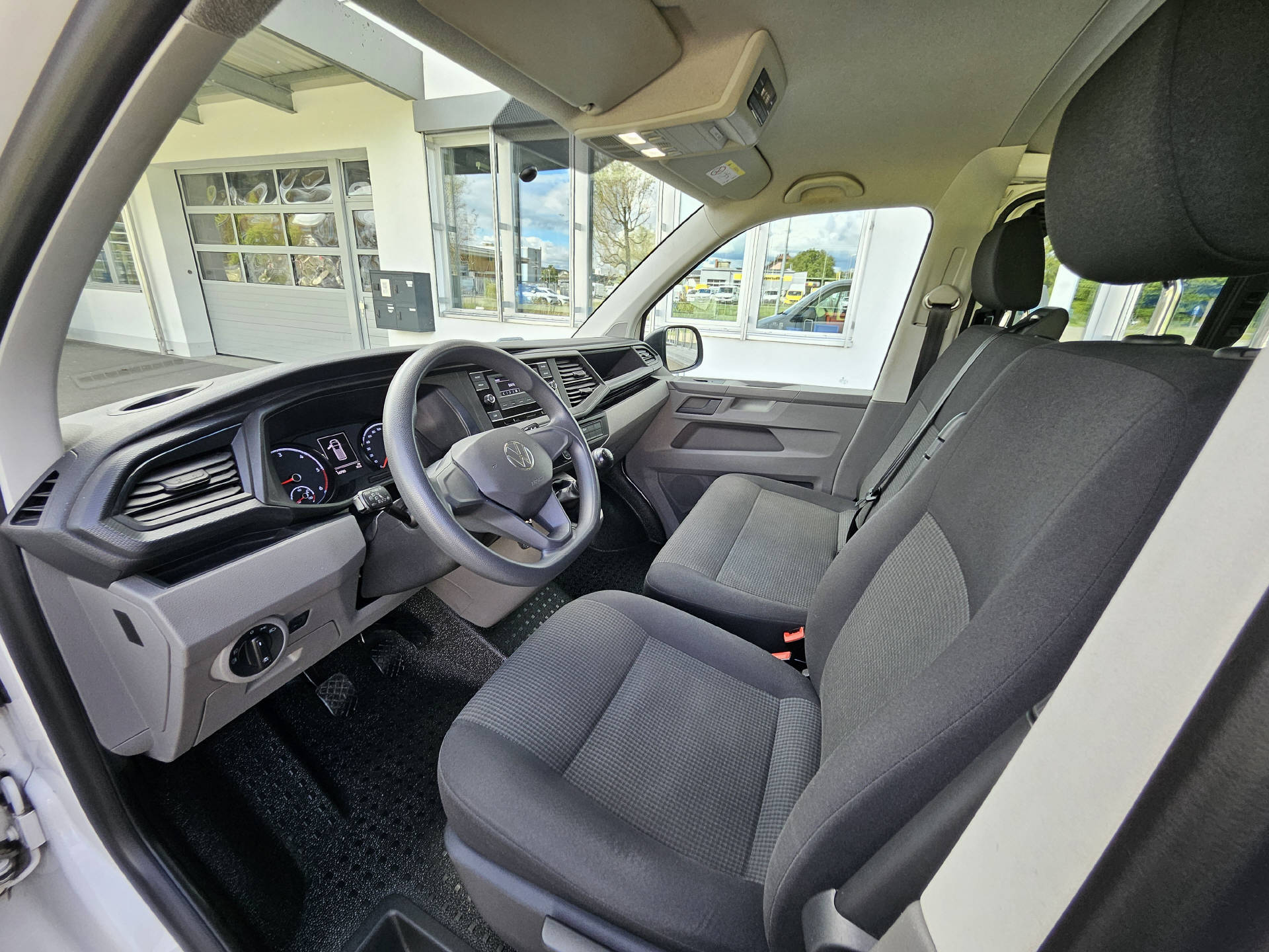 VW T6.1 Kombi 3000 2.0 TDI 150 DSG * Klima * Tempomat * Schiebetüre rechts + links * 9- Plätzer *-image-14