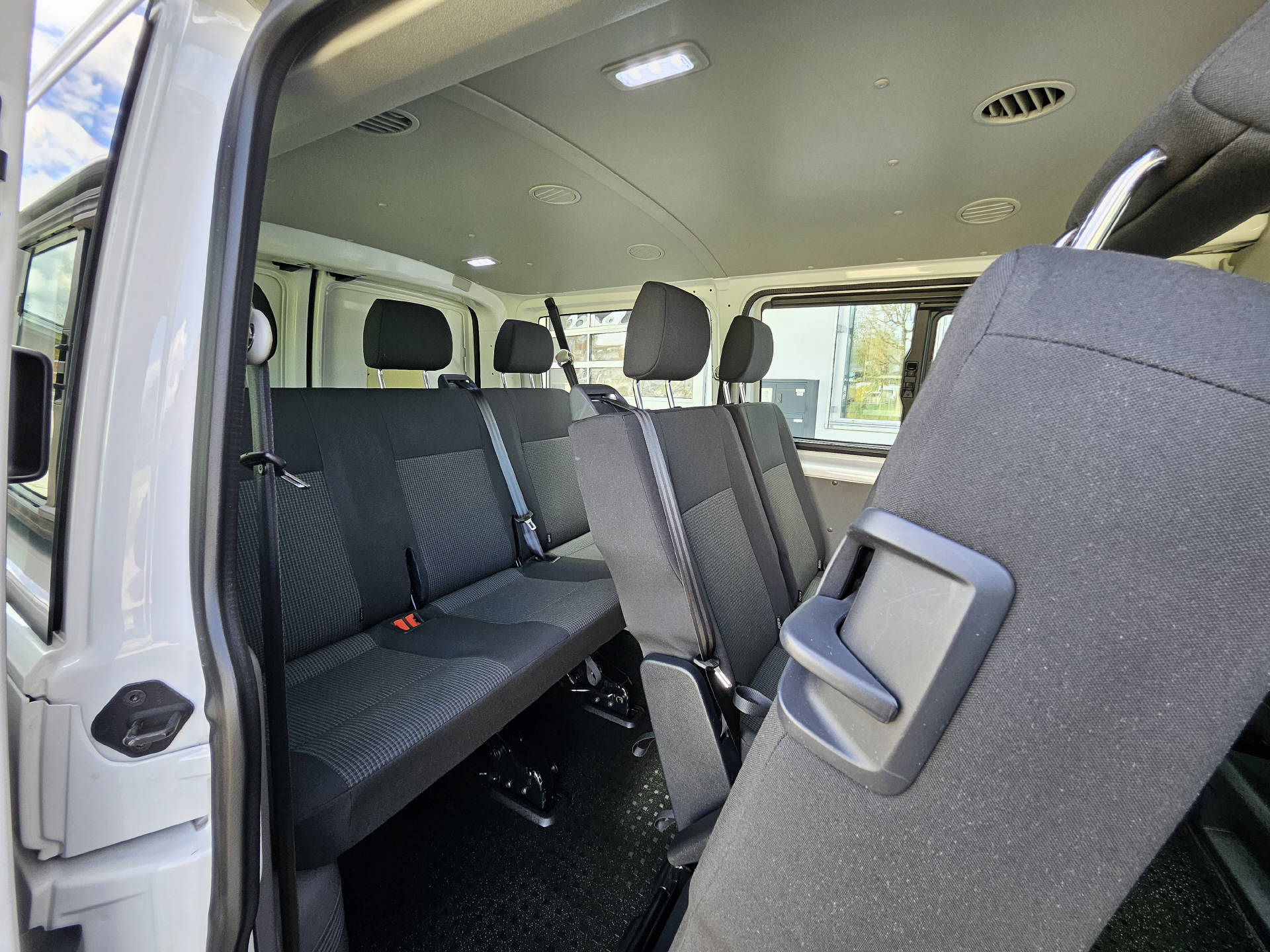 VW T6.1 Kombi 3000 2.0 TDI 150 DSG * Klima * Tempomat * Schiebetüre rechts + links * 9- Plätzer *-image-10