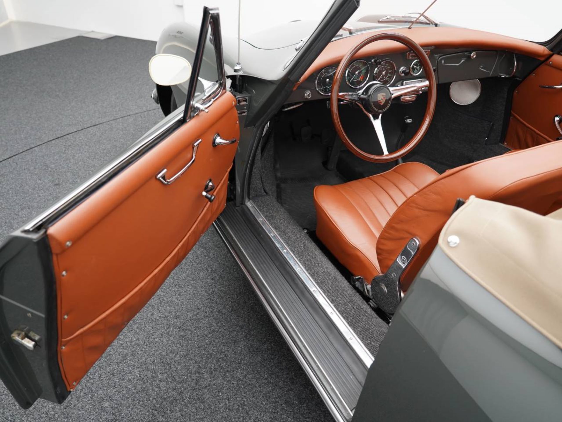 PORSCHE 356 B T6 Cabriolet-showroom-element-3