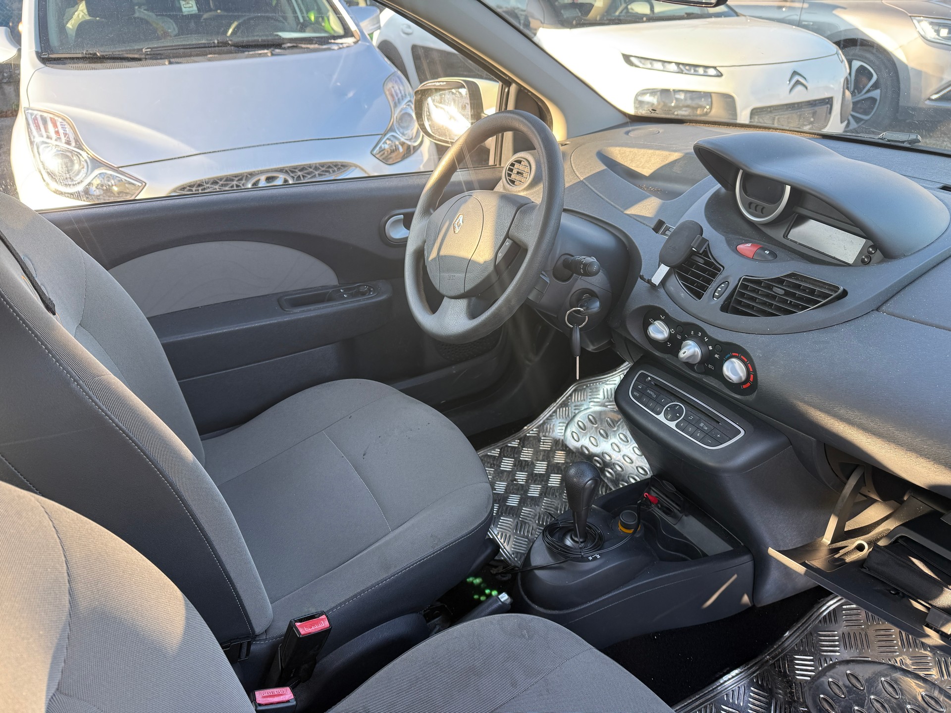 RENAULT Twingo 1.2 16V Dynamique Quickshift-image-8