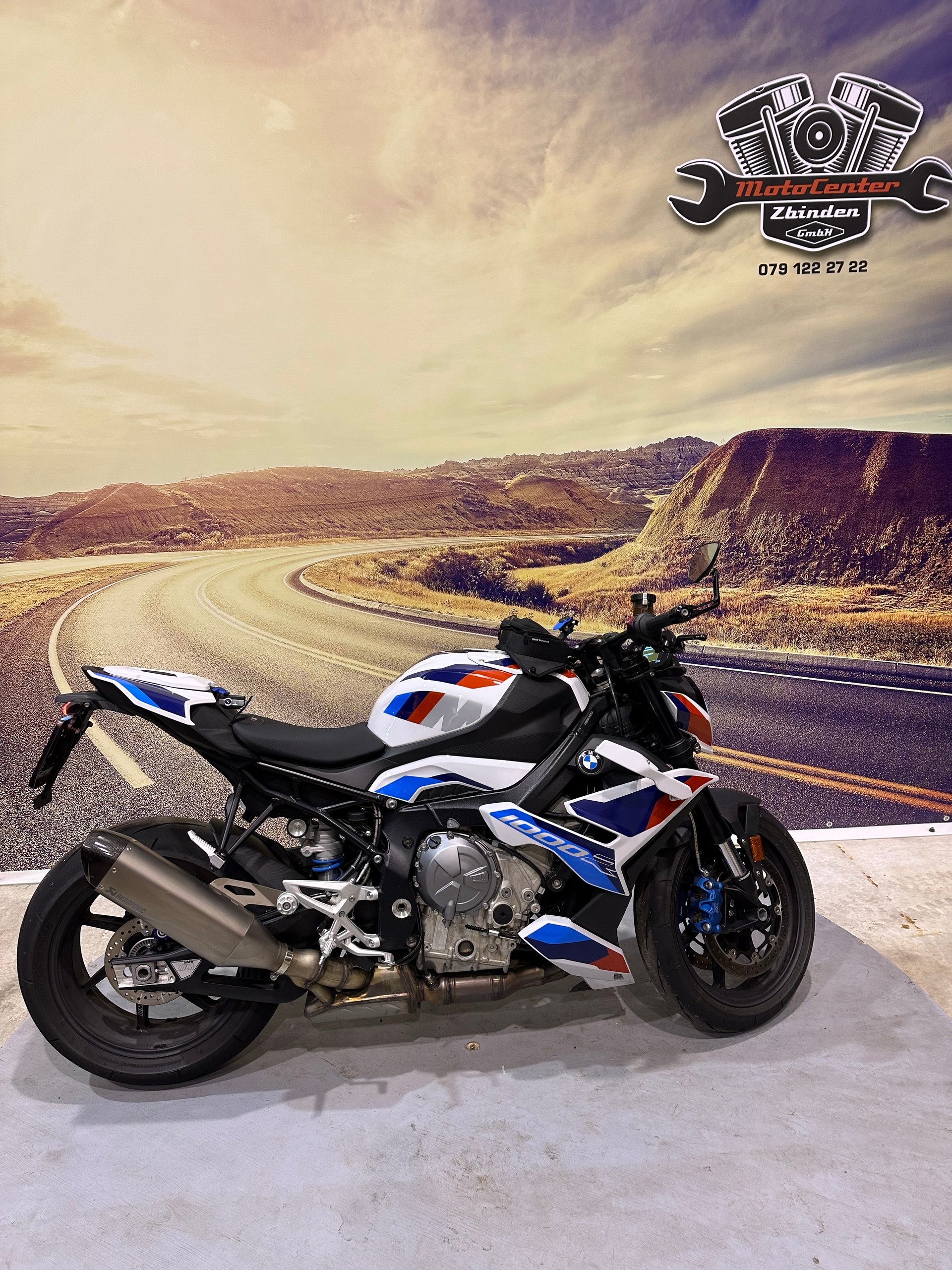 BMW M 1000 R Akrapovic-image-0