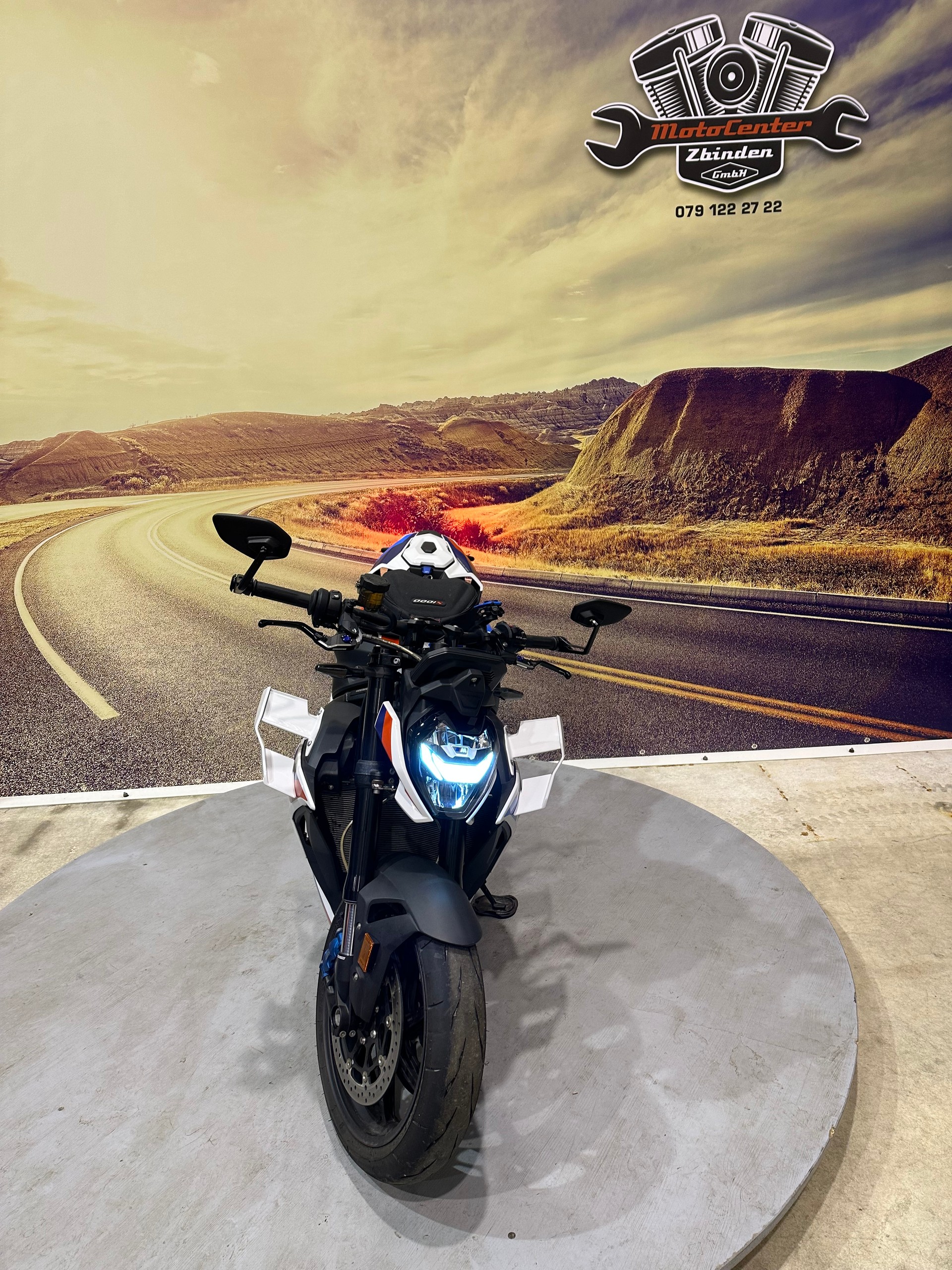 BMW M 1000 R Akrapovic-image-2