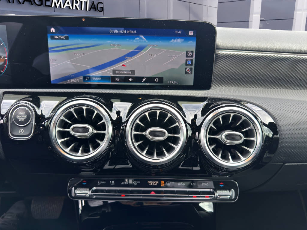 MERCEDES-BENZ A 200 Progressive-image-14
