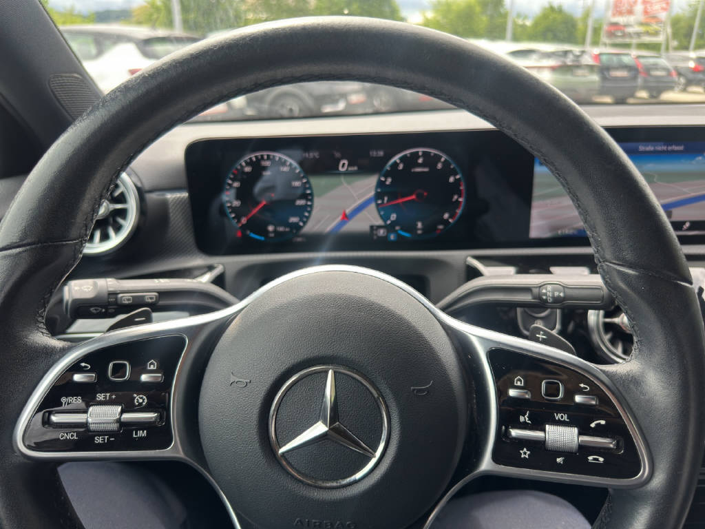 MERCEDES-BENZ A 200 Progressive-image-15