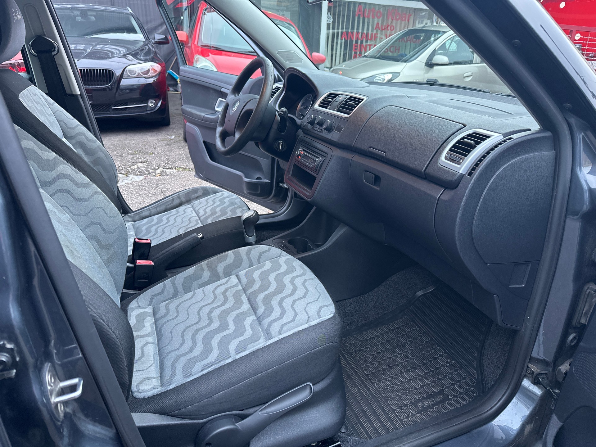 SKODA FABIA-image-12