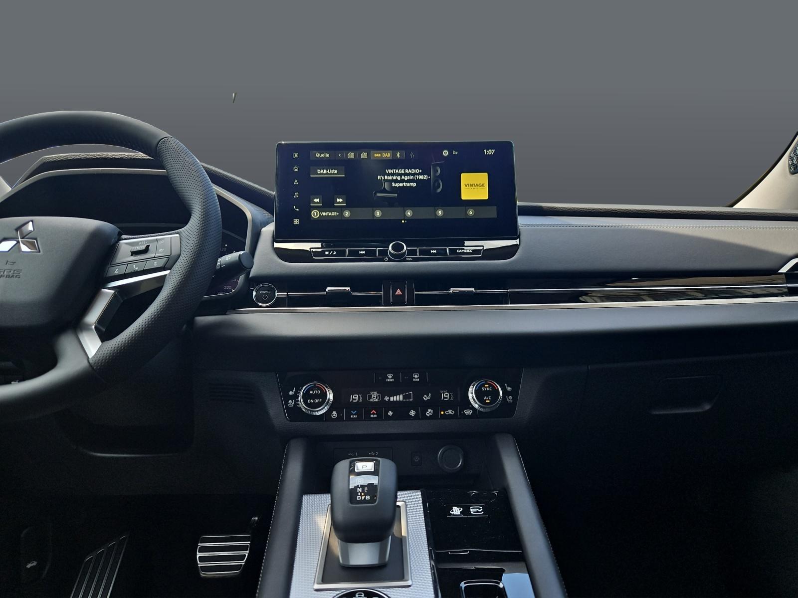 MITSUBISHI Outlander 2.4 PHEV Instyle 4x4-image-9